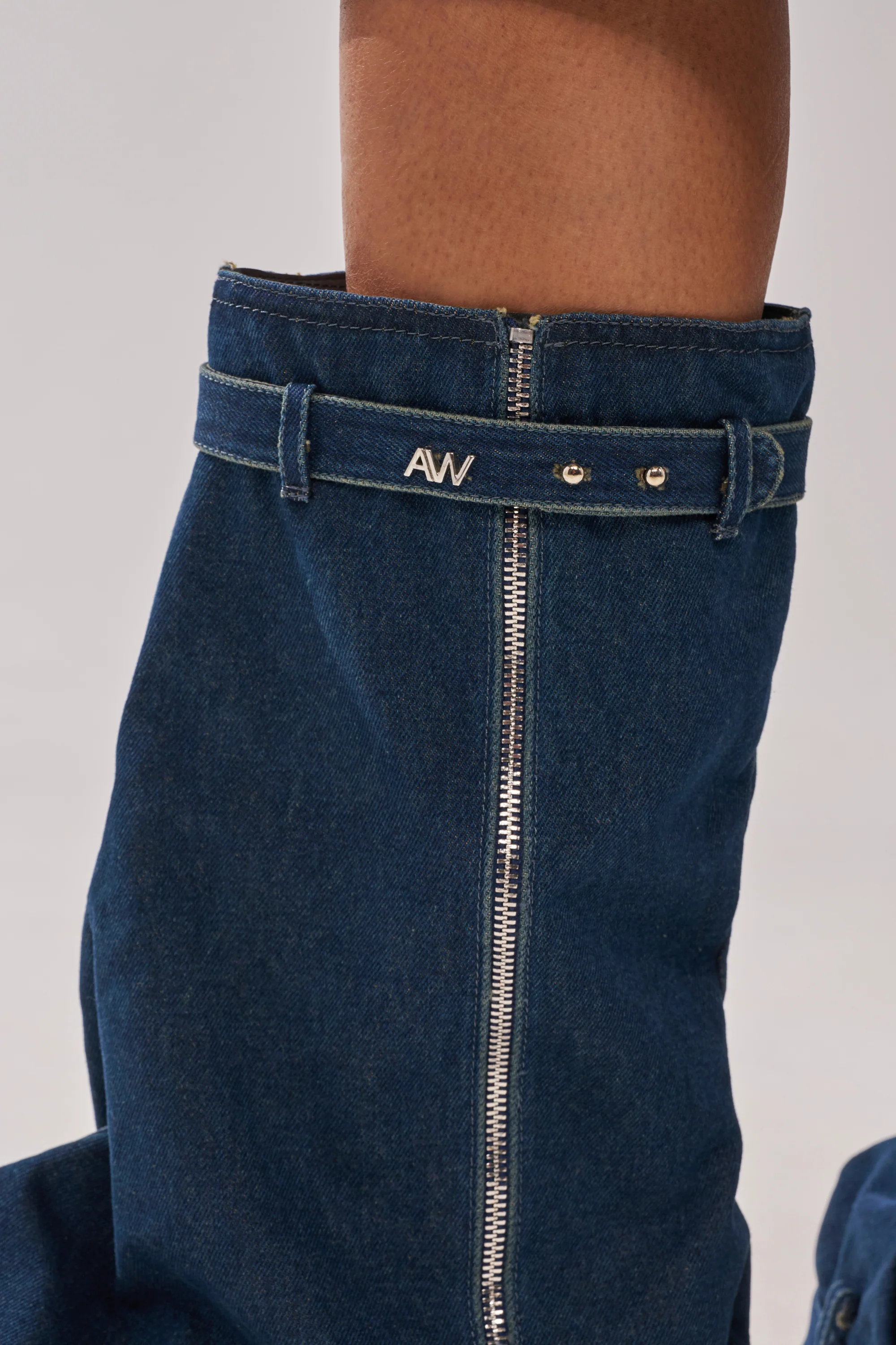 AKIRA GOLD ANGELA FOLD OVER PLATFORM BOOT IN DARK DENIM - Image 4