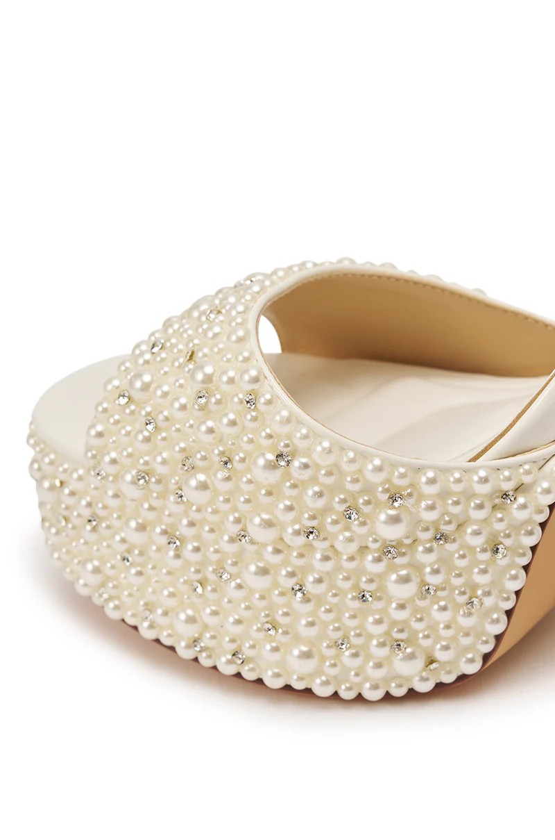 AKIRA GOLD GALINDA WHITE PEARL CHUNKY SANDAL - Image 10