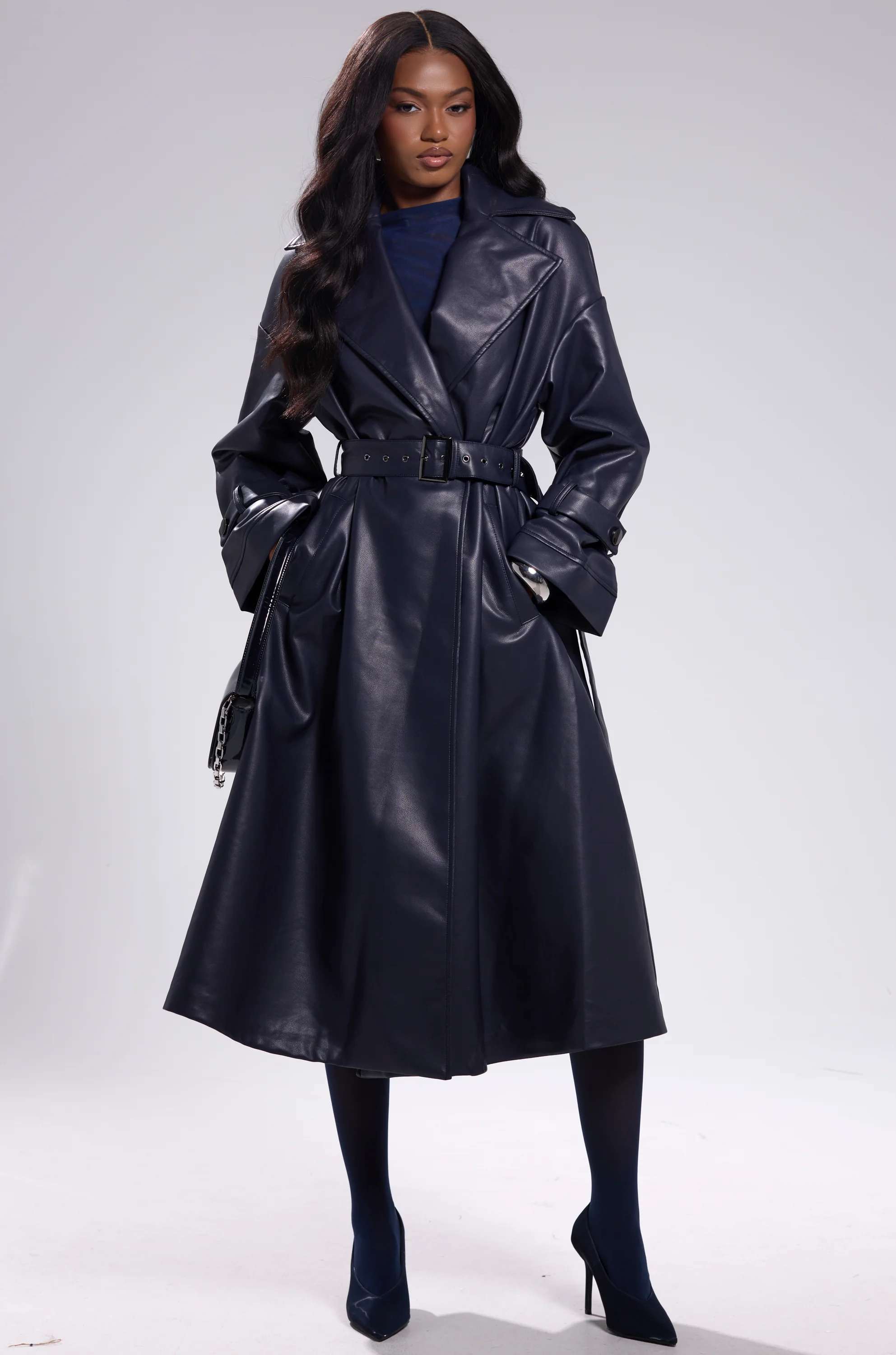 ALINNA FAUX LEATHER TRENCH IN NAVY - Image 11