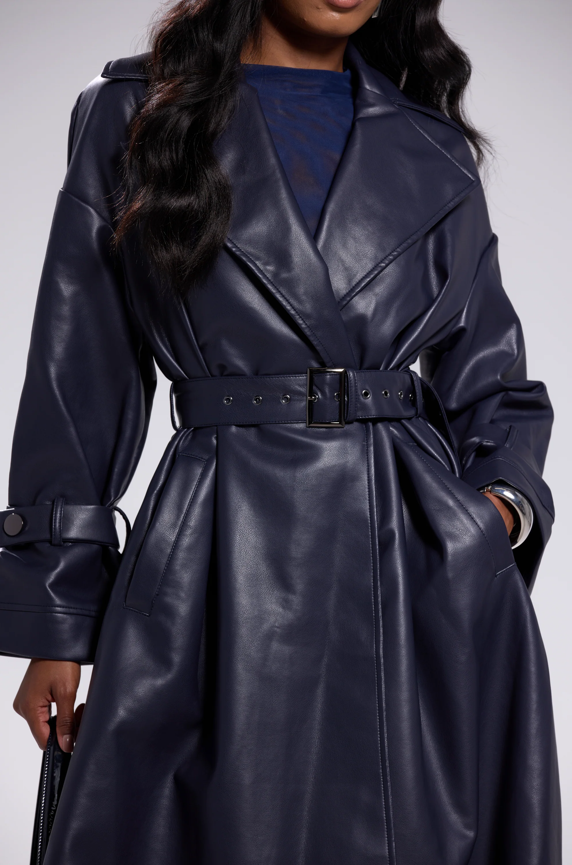 ALINNA FAUX LEATHER TRENCH IN NAVY - Image 12