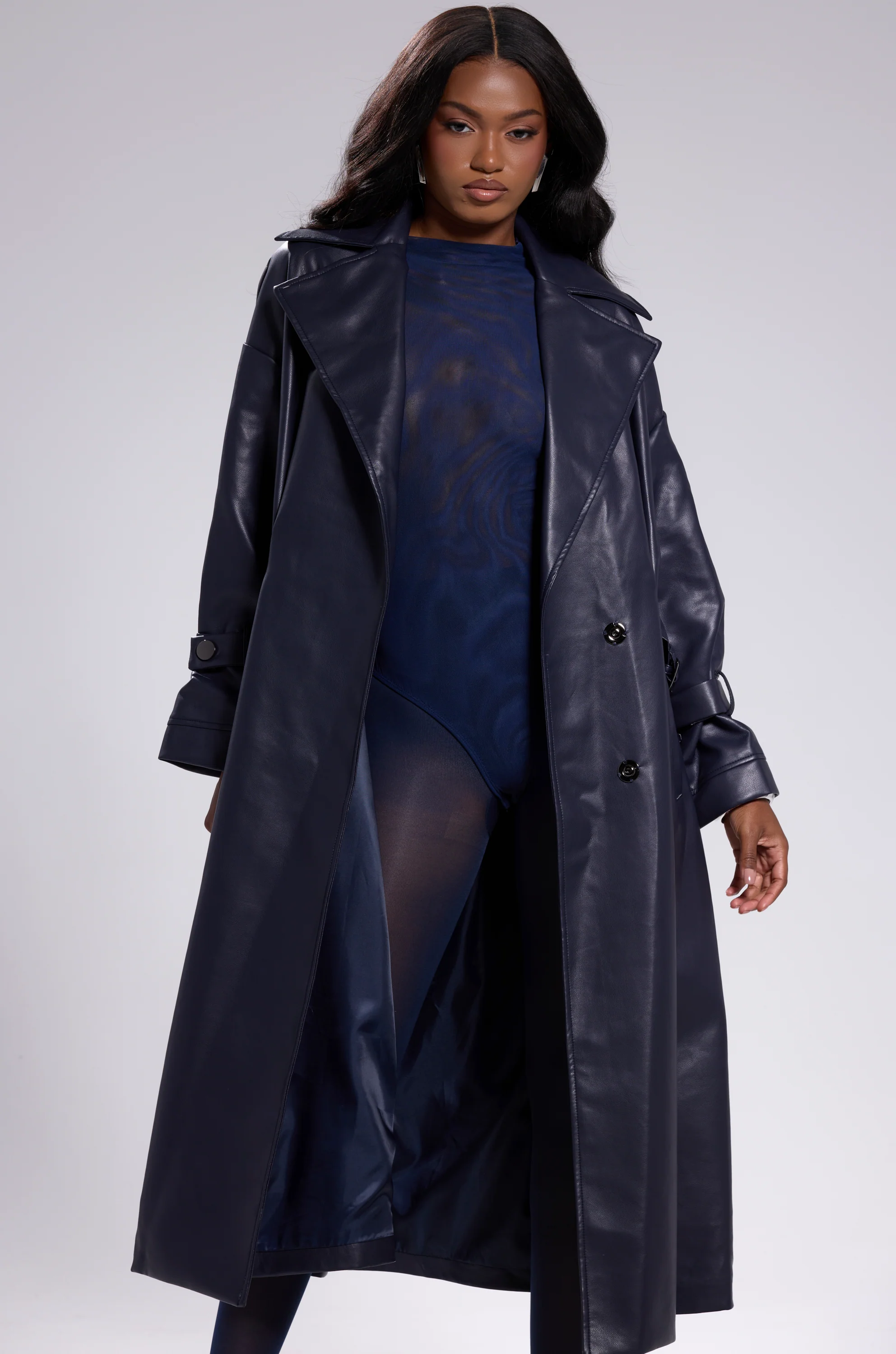ALINNA FAUX LEATHER TRENCH IN NAVY - Image 4
