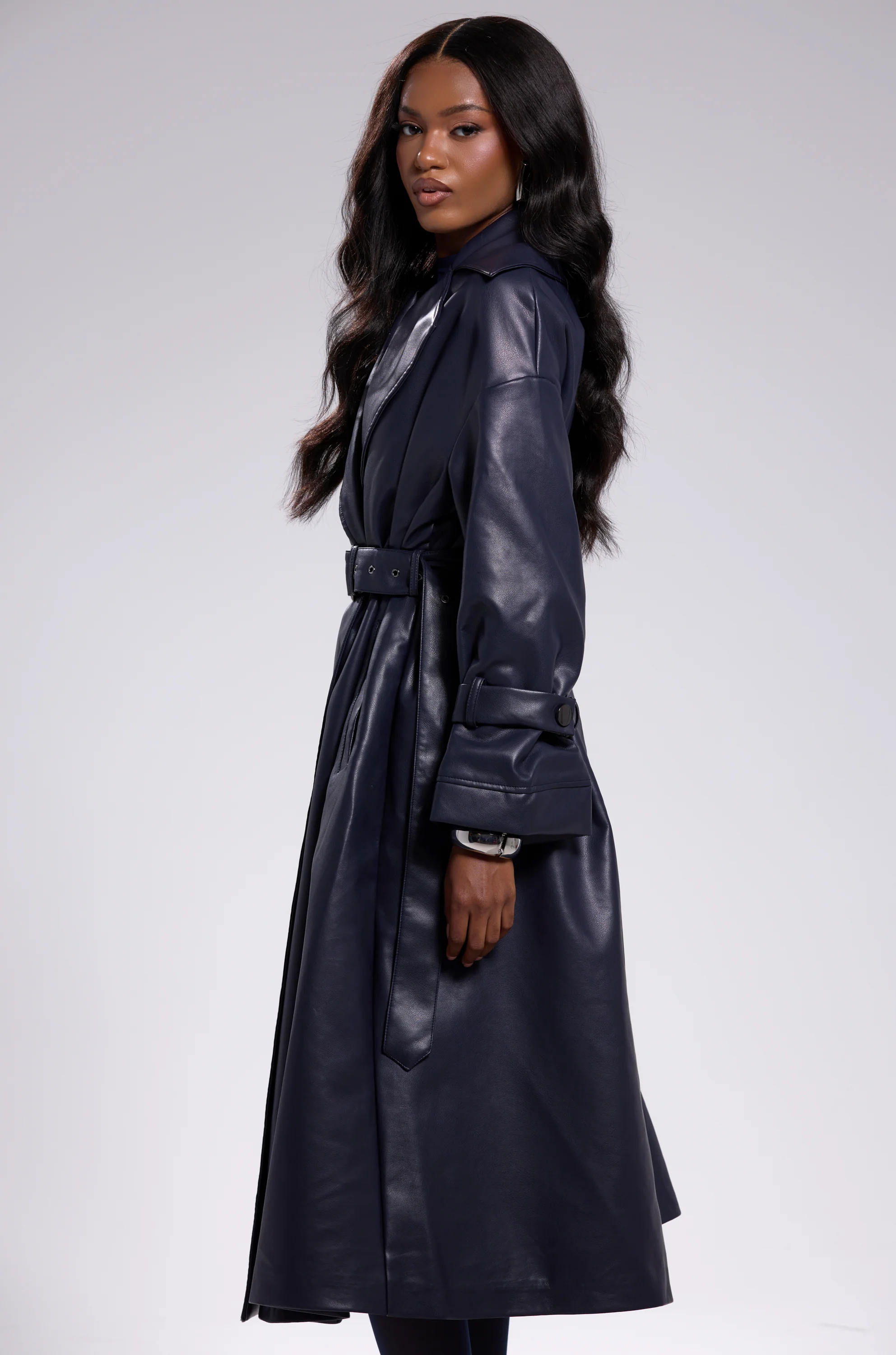 ALINNA FAUX LEATHER TRENCH IN NAVY - Image 7