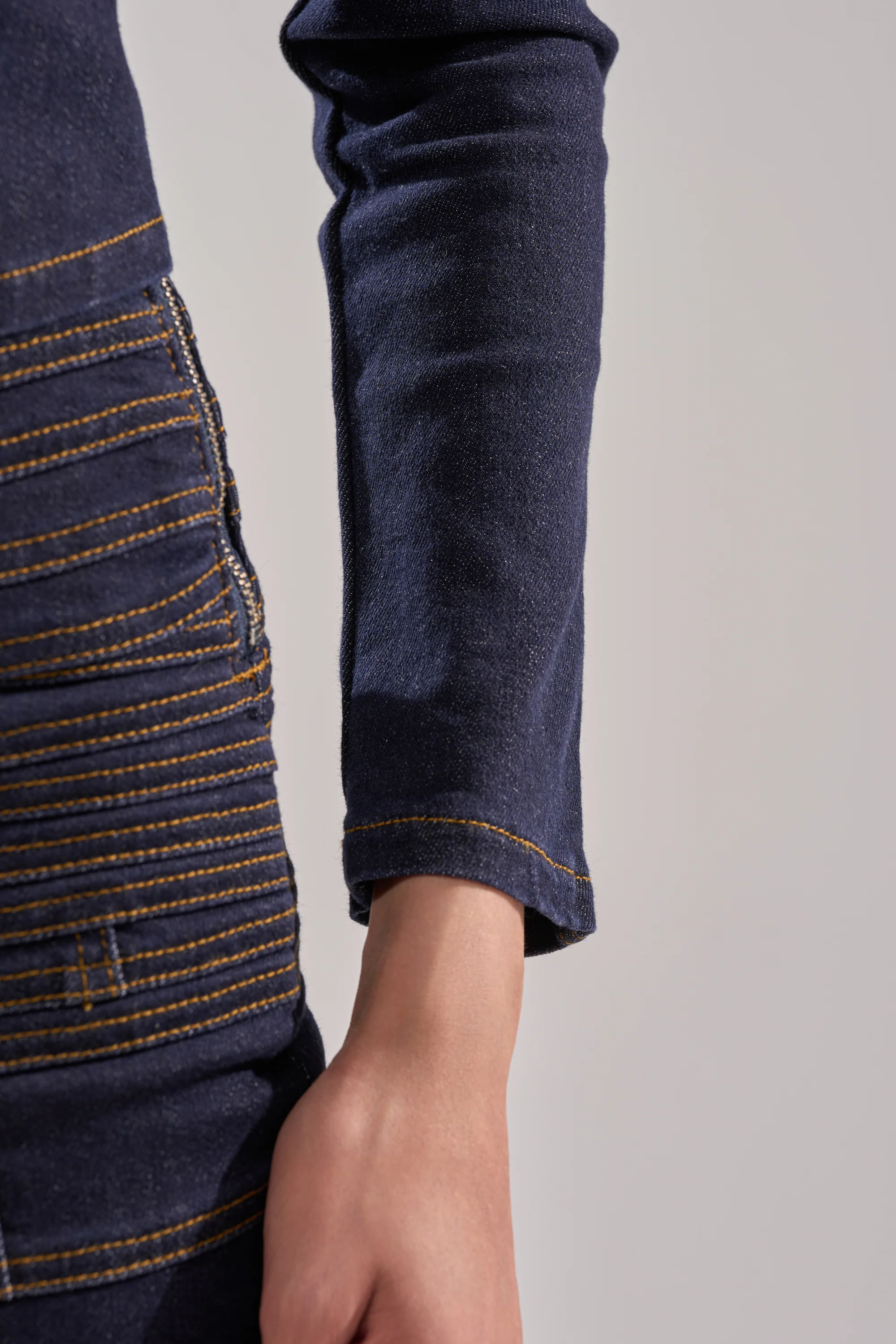 ALL ABOUT THAT DENIM BLOUSE - Image 9