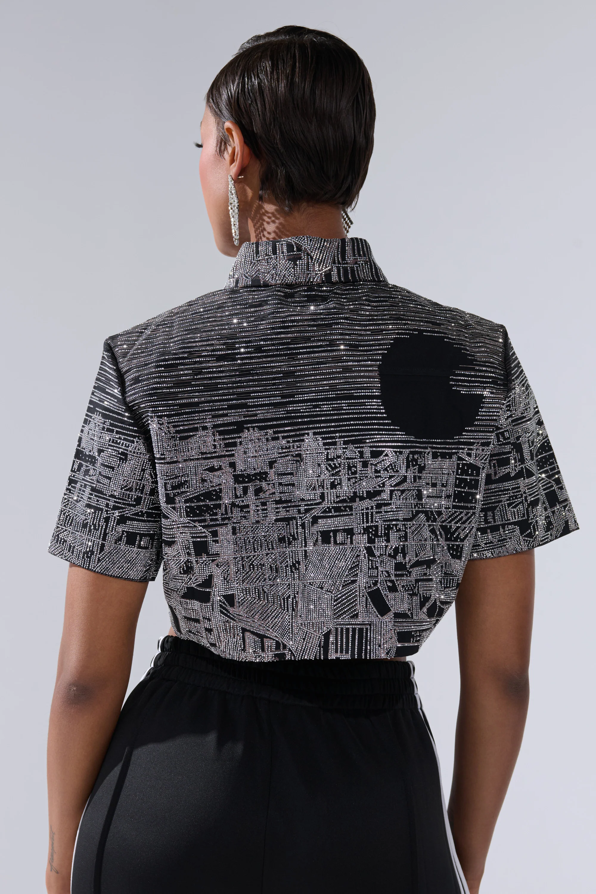 ALL AROUND THE WORLD BUTTON DOWN TOP IN BLACK - Image 4