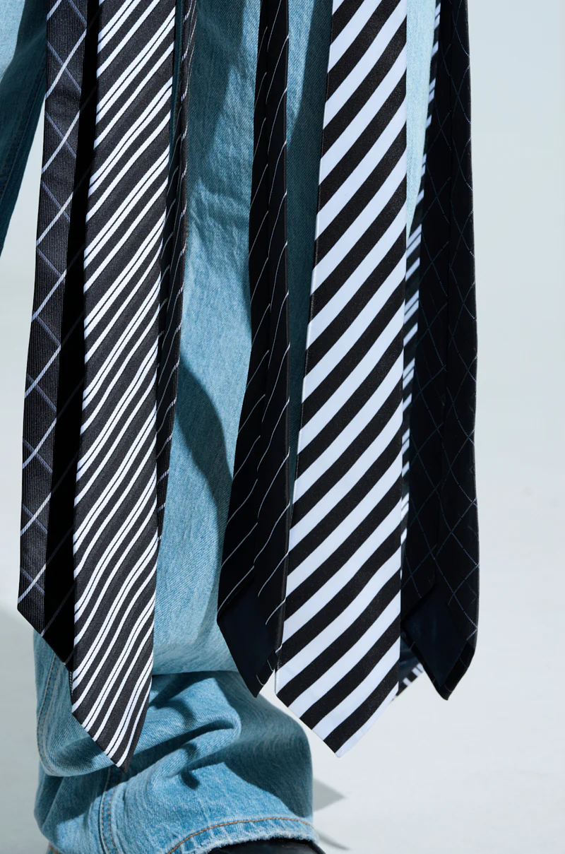 ALL WORK AND NO PLAY TIE DETAIL CORSET TOP - Image 8