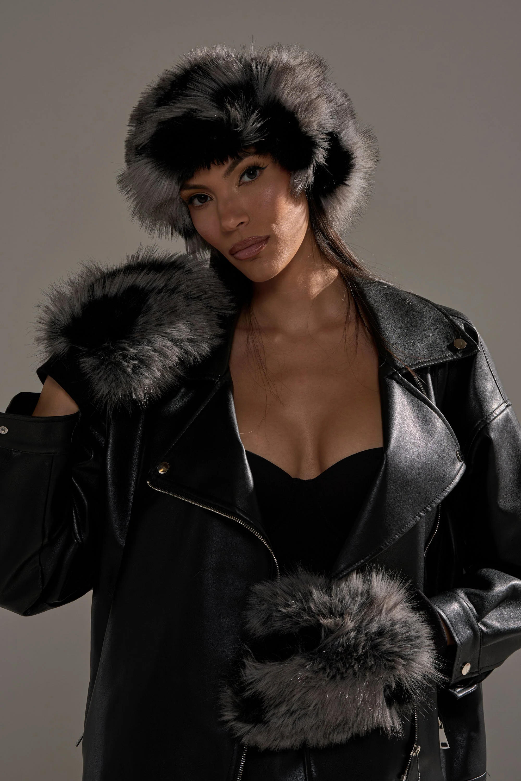 ARLO FAUX FUR MITTENS - Image 3