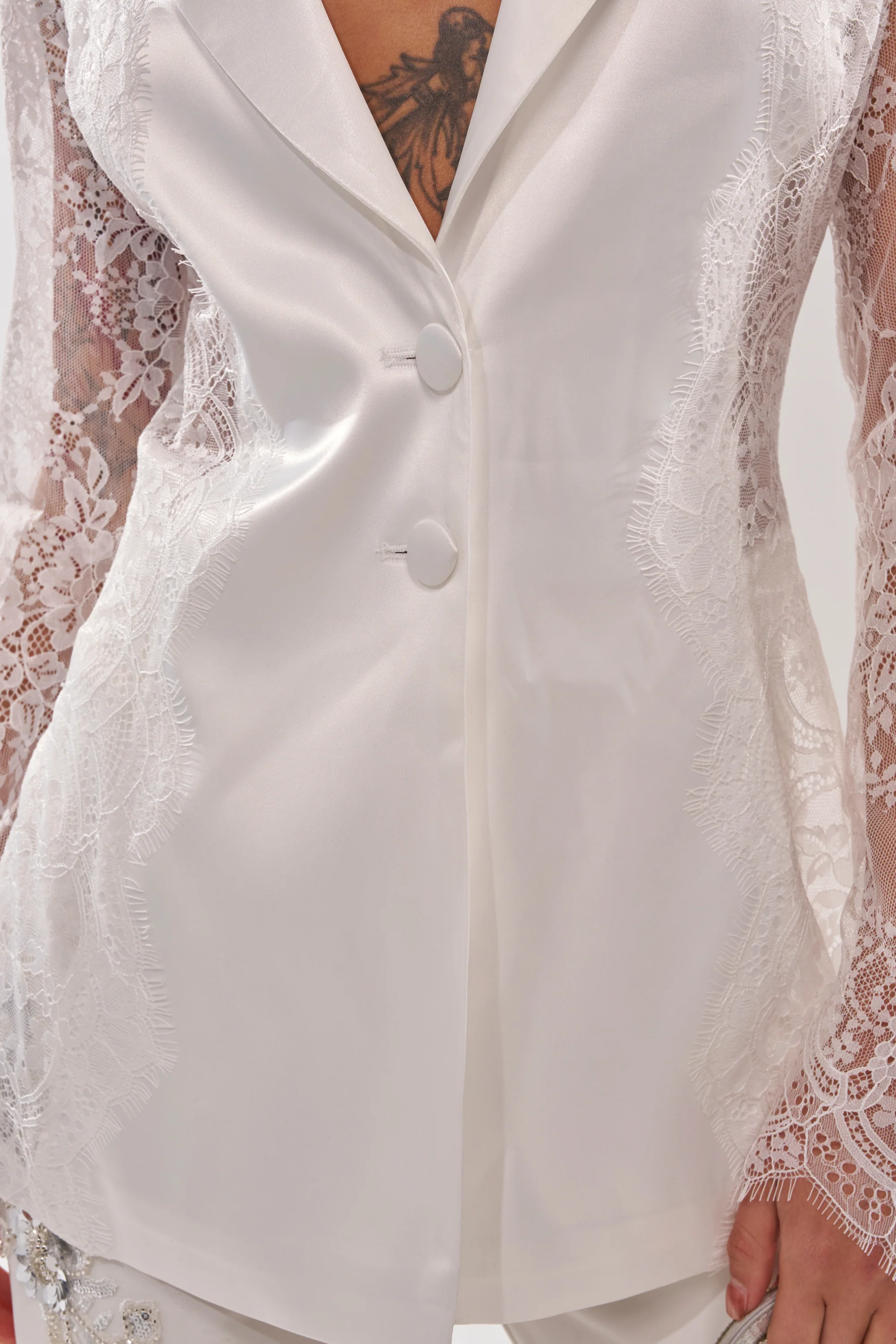 AU CONTRAIRE LACE SATIN BLAZER IN WHITE - Image 9