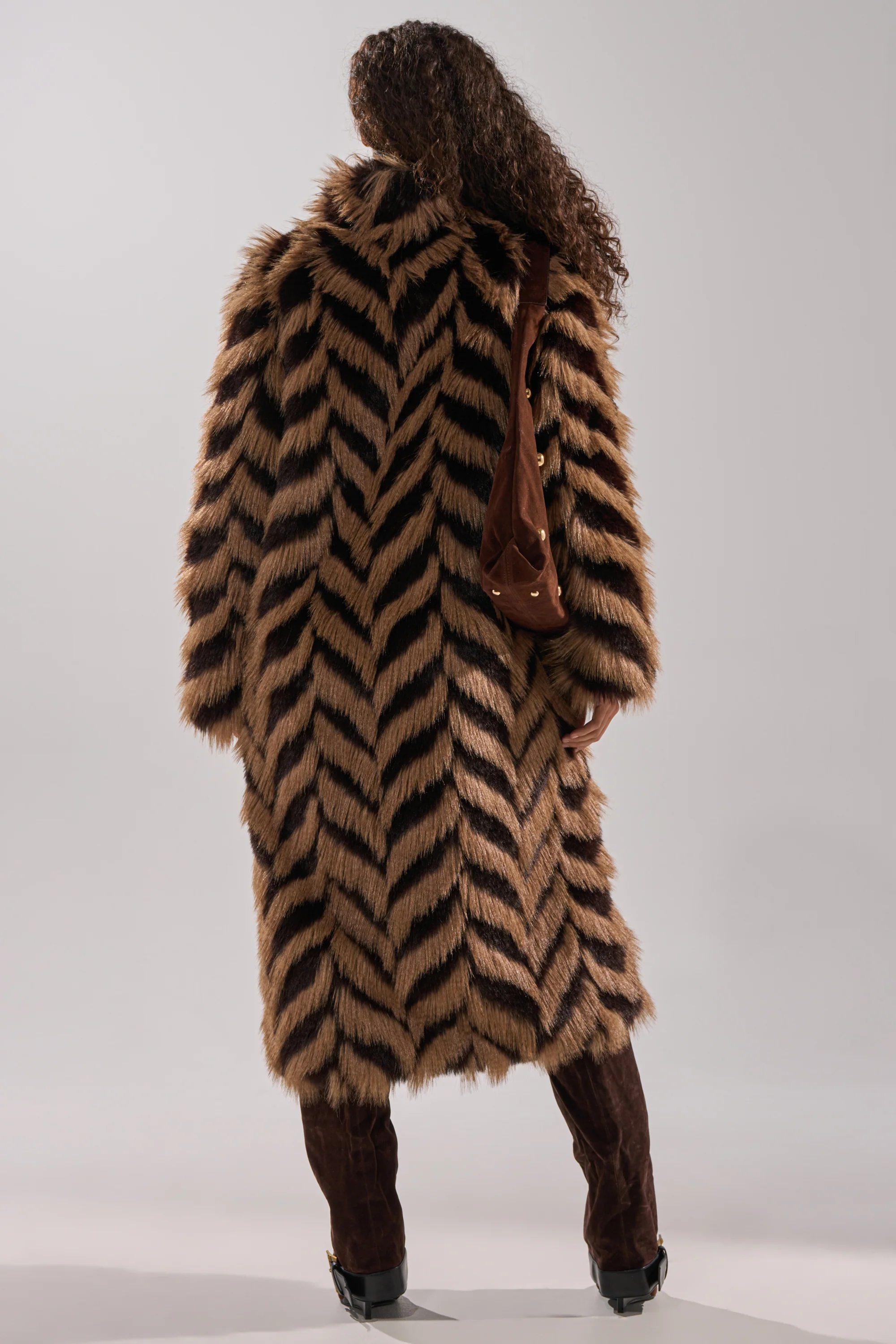 AUTUMN FAUX FUR COAT - Image 6