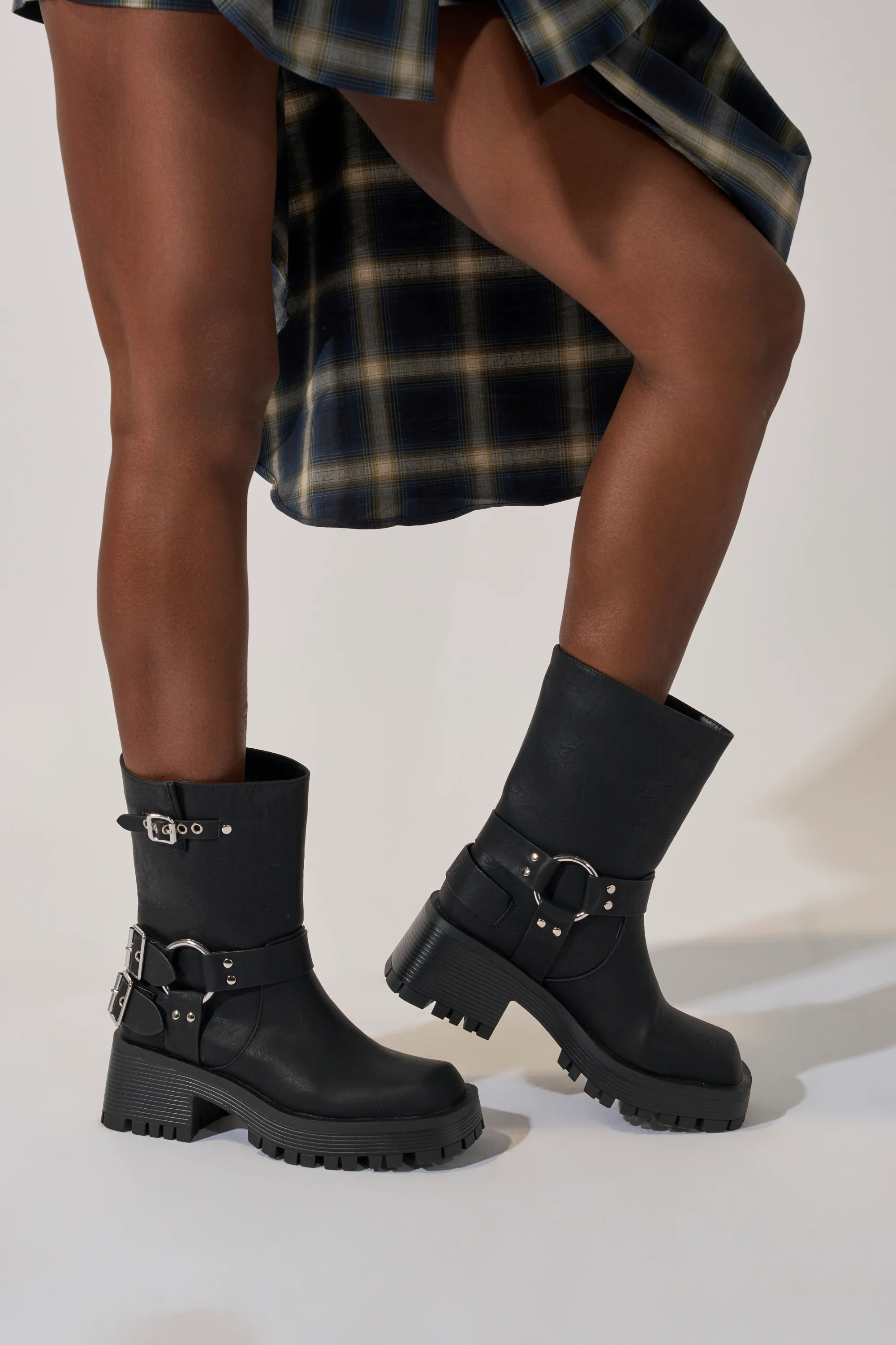 AZALEA WANG BUCKED BLACK CHUNKY HEEL COMBAT BOOTIE - Image 4