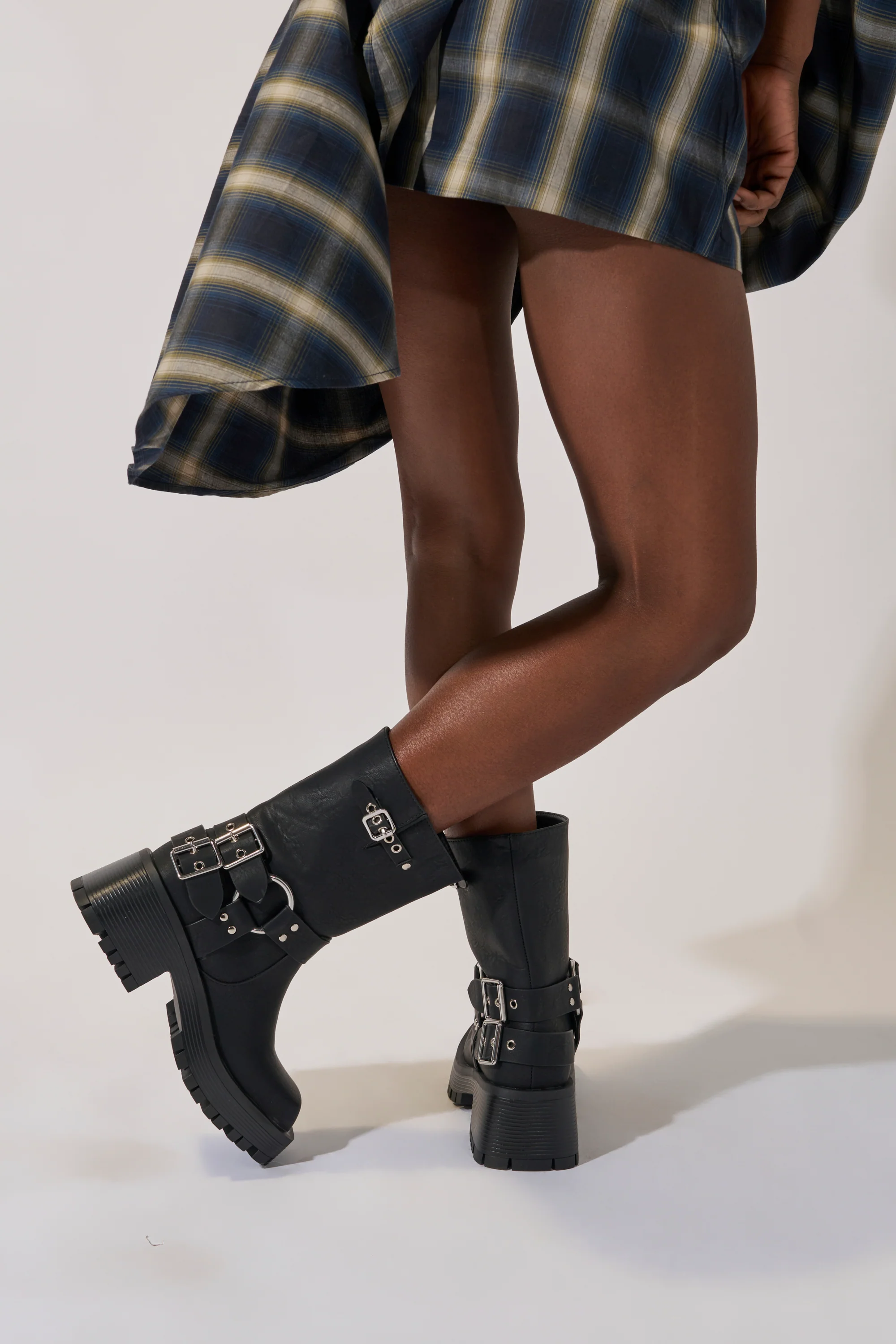 AZALEA WANG BUCKED BLACK CHUNKY HEEL COMBAT BOOTIE - Image 5