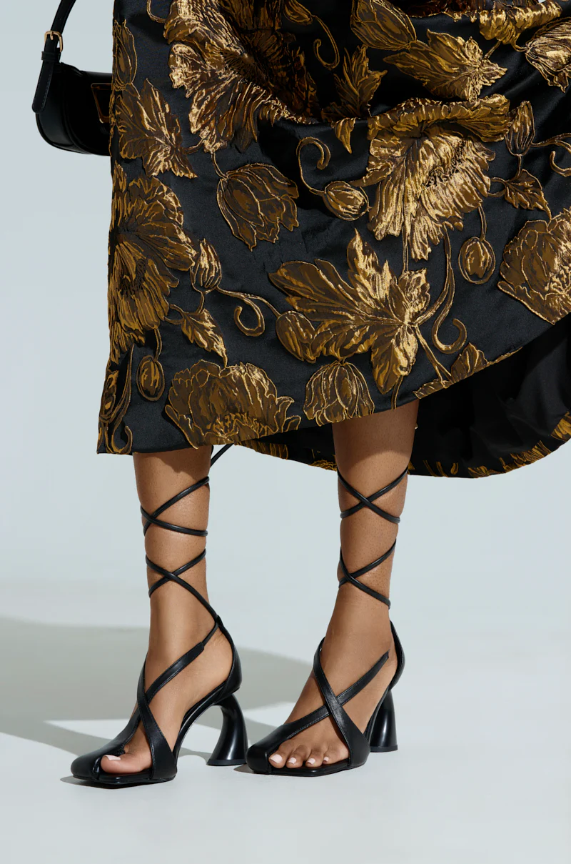 AZALEA WANG BUIKY BLACK PUMP - Image 7
