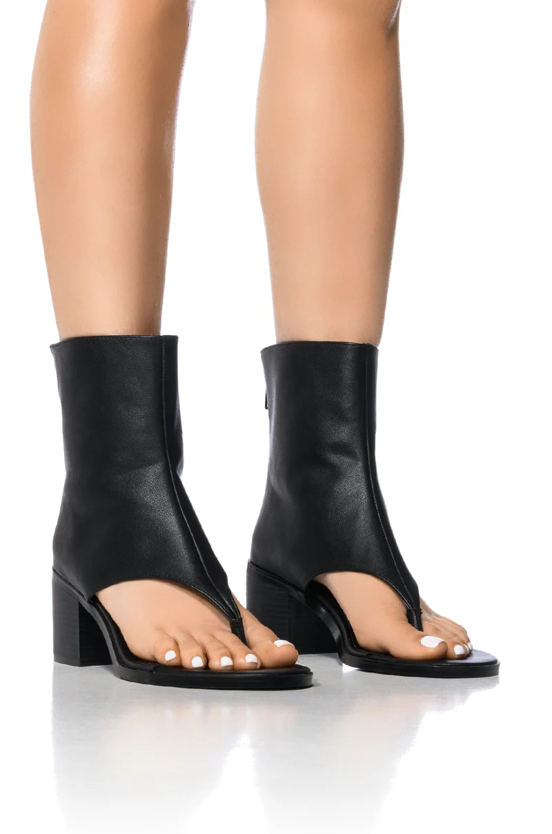 AZALEA WANG GRAYSON BLACK CHUNKY GLADIATOR SANDAL - Image 3