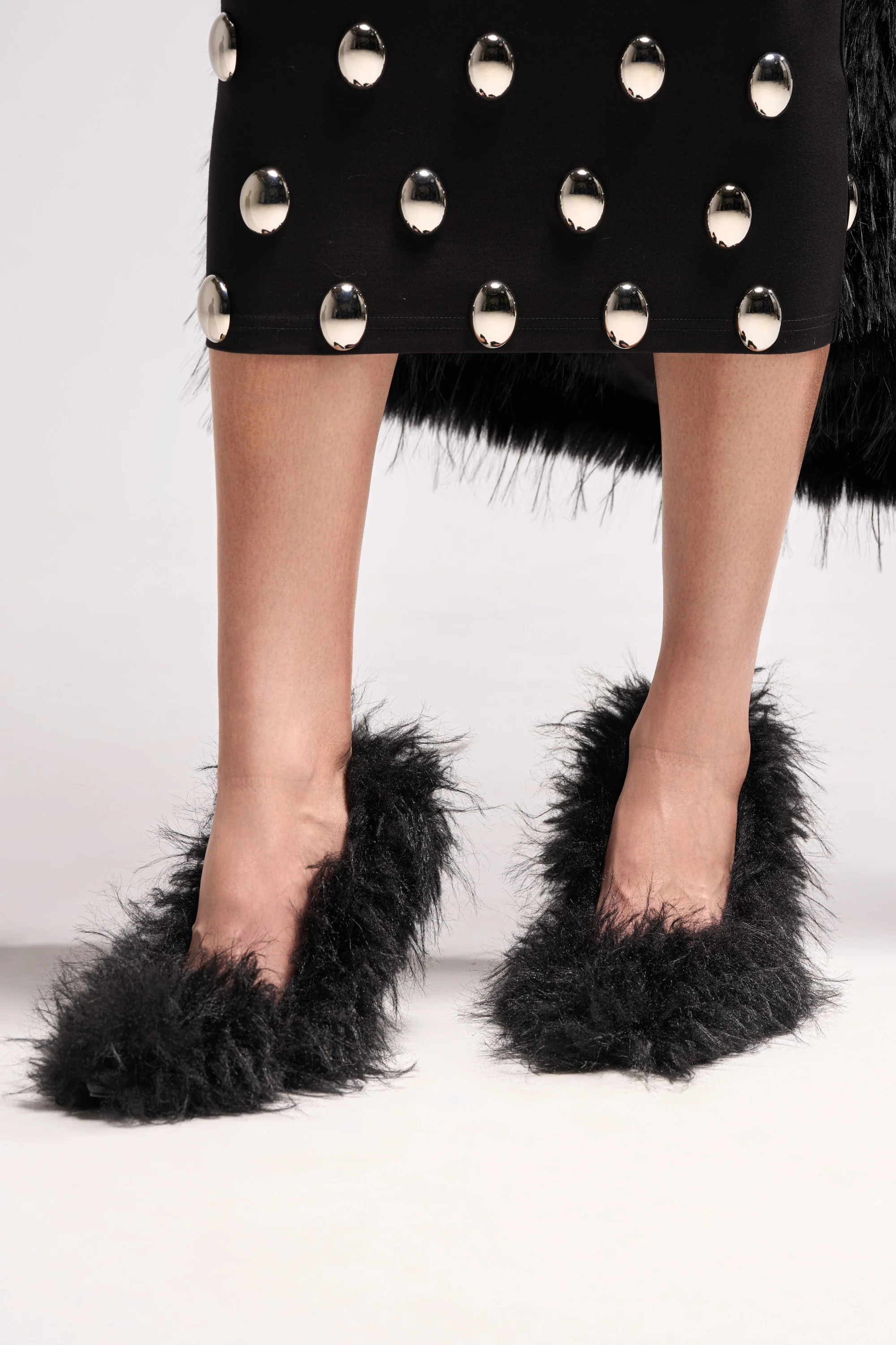 AZALEA WANG KURT BLACK FUR EMBELLISHED PUMP - Image 2