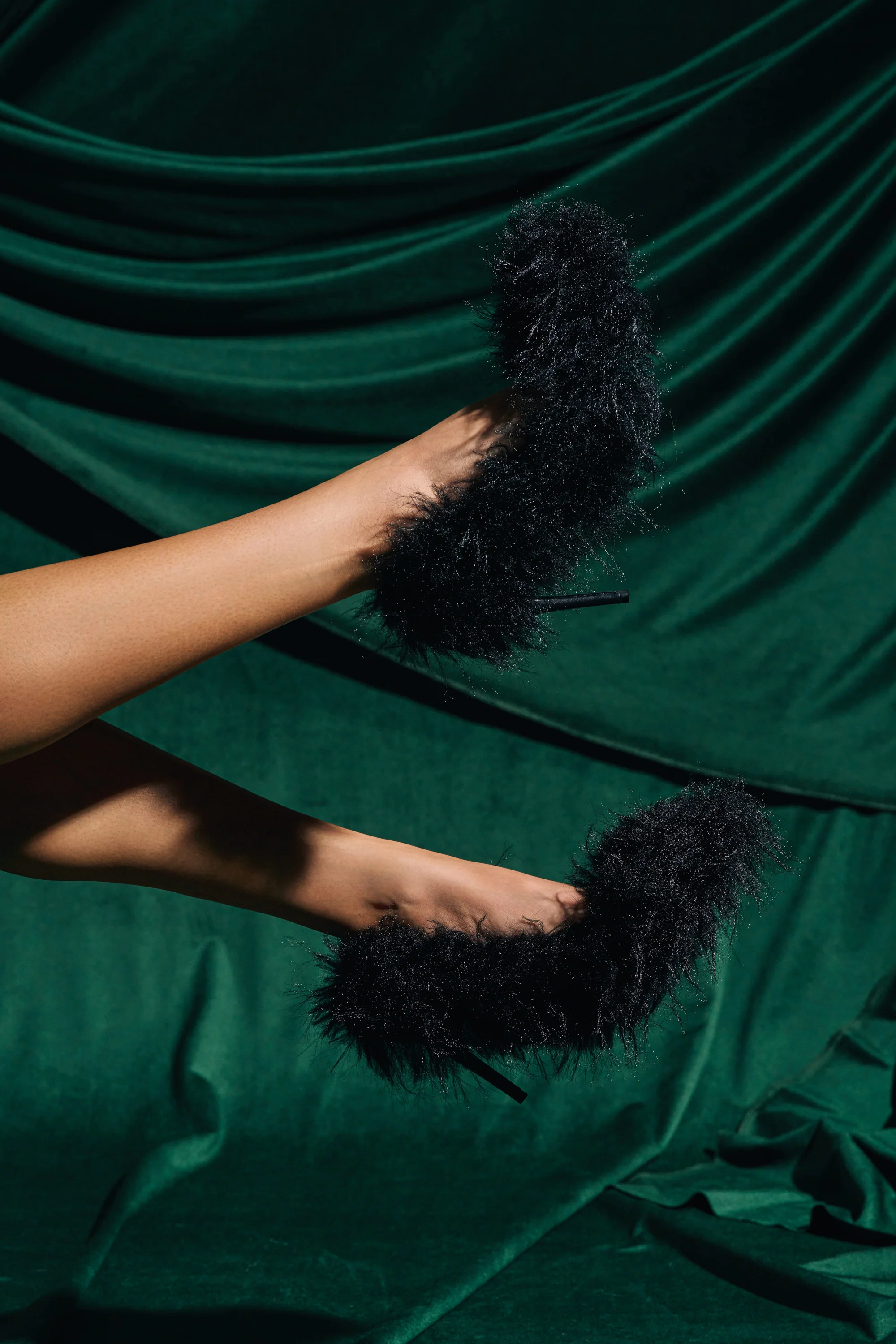 AZALEA WANG KURT BLACK FUR EMBELLISHED PUMP - Image 3