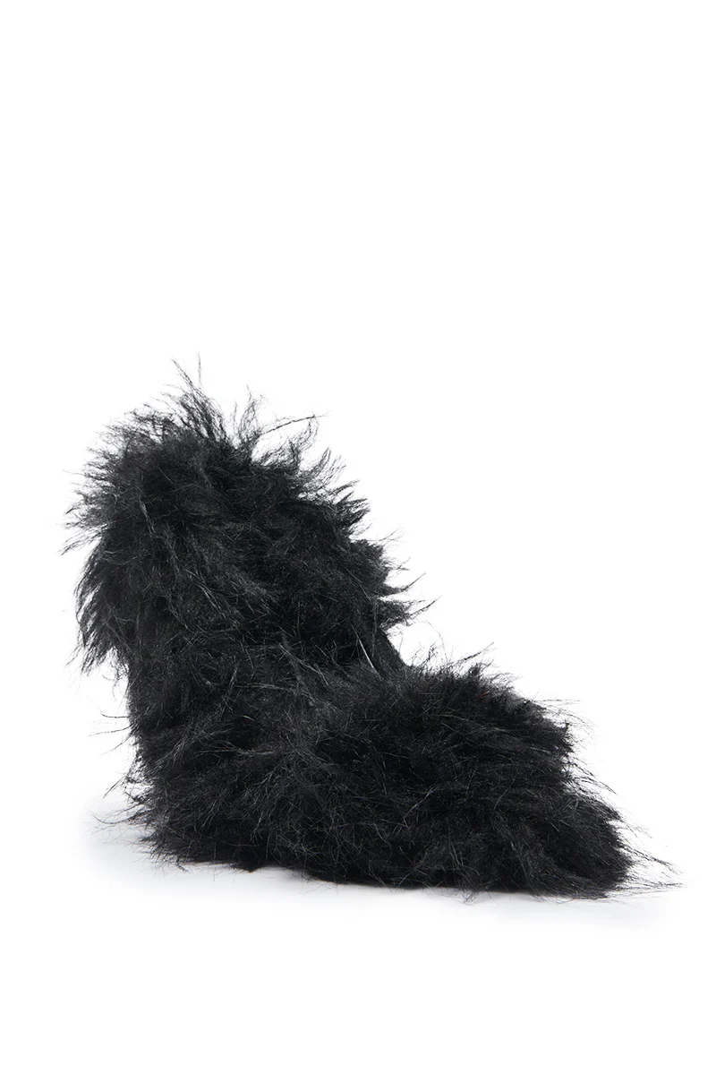 AZALEA WANG KURT BLACK FUR EMBELLISHED PUMP - Image 9