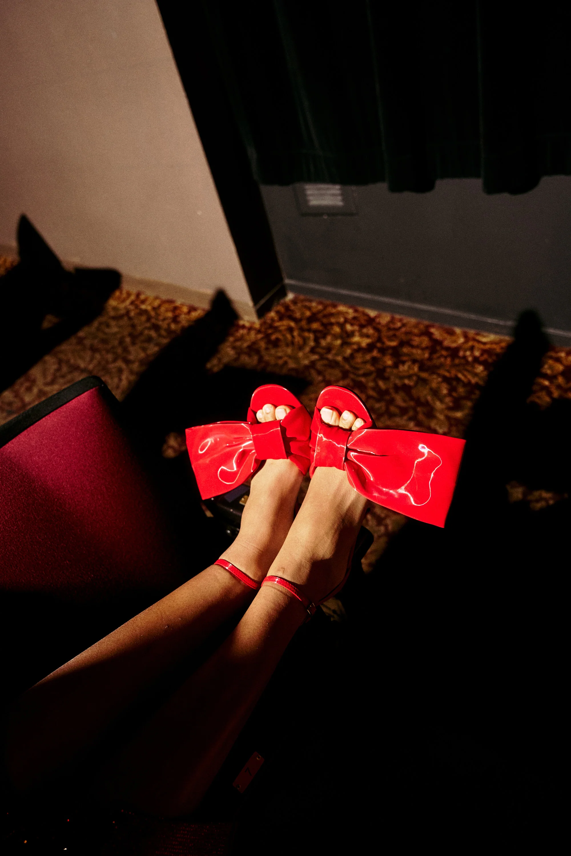 AZALEA WANG LANYIN RED LIQUID LUXE BOW SANDAL - Image 4