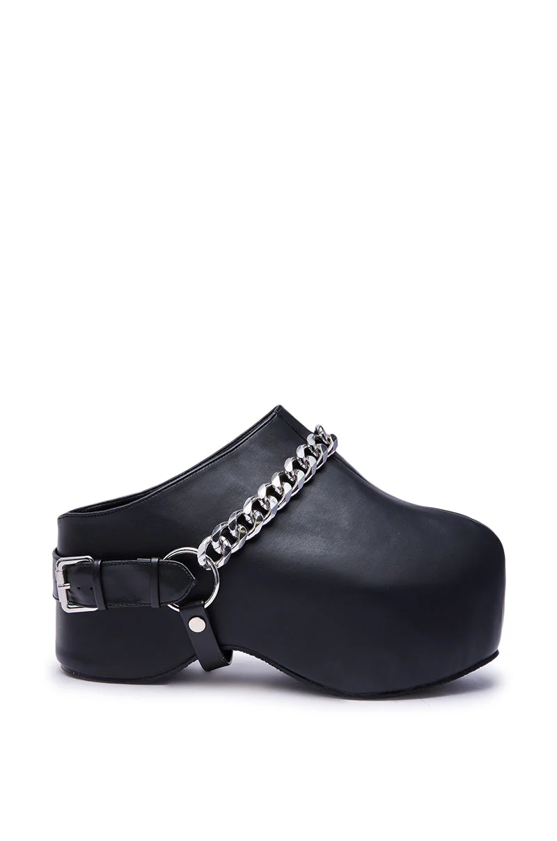 AZALEA WANG RILLMEY BLACK FLAT CLOG WITH METAL DETAIL - Image 4