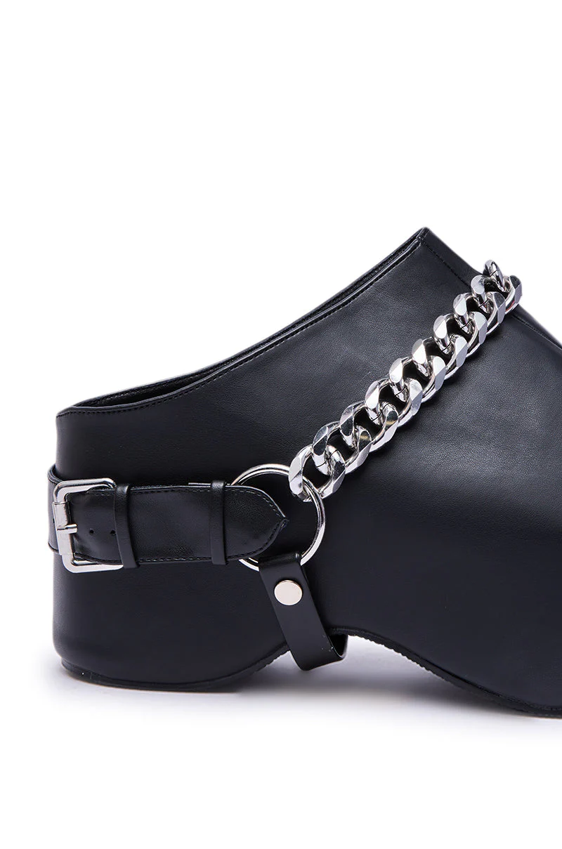 AZALEA WANG RILLMEY BLACK FLAT CLOG WITH METAL DETAIL - Image 7