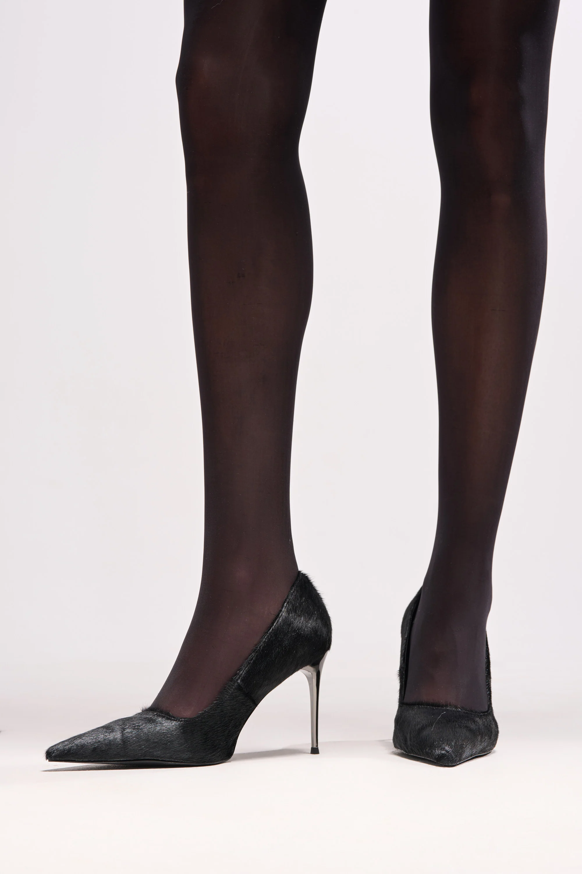 AZALEA WANG ROSEE BLACK PONY HAIR PUMP - Image 4