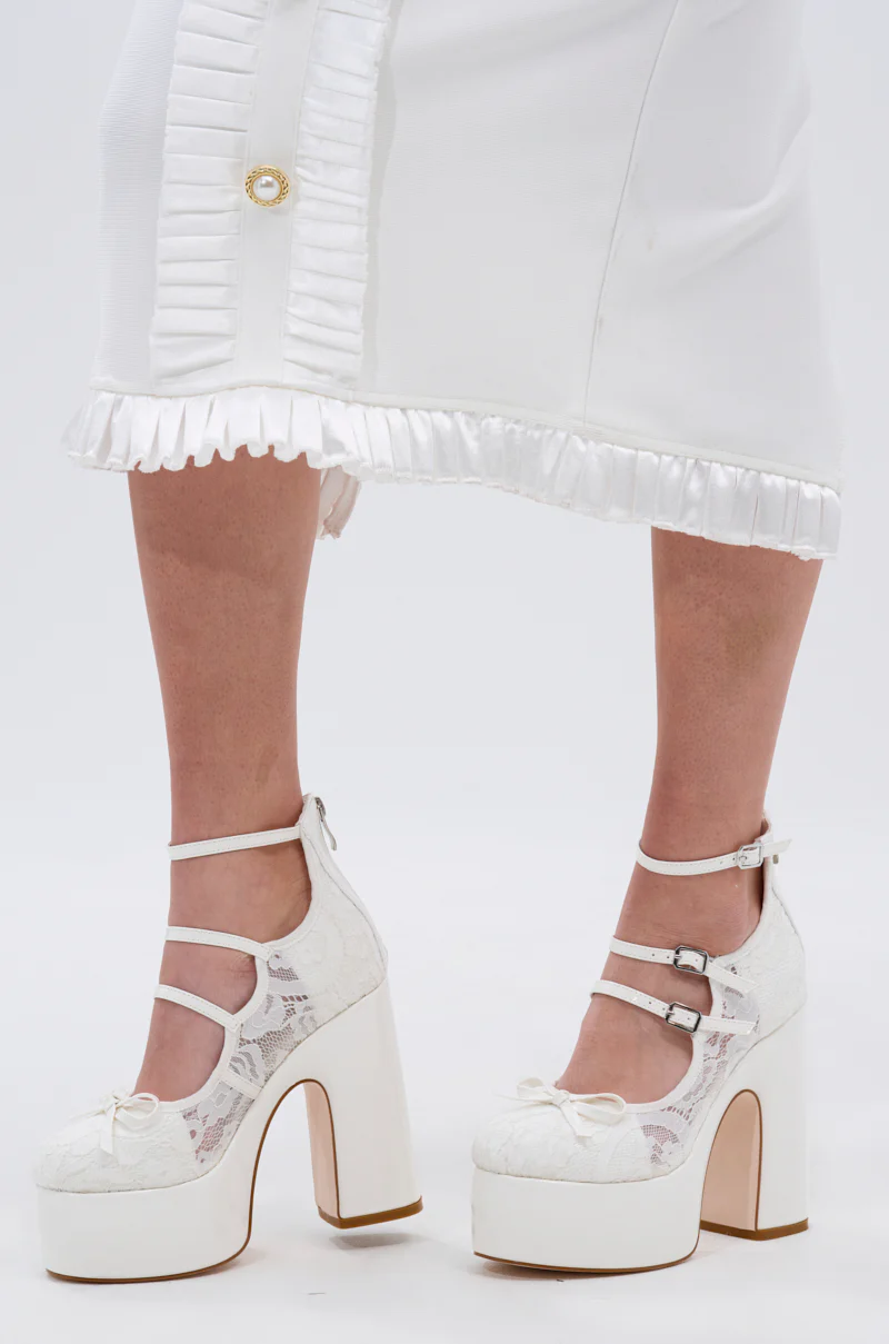 AZALEA WANG SPROUT WHITE PUMP