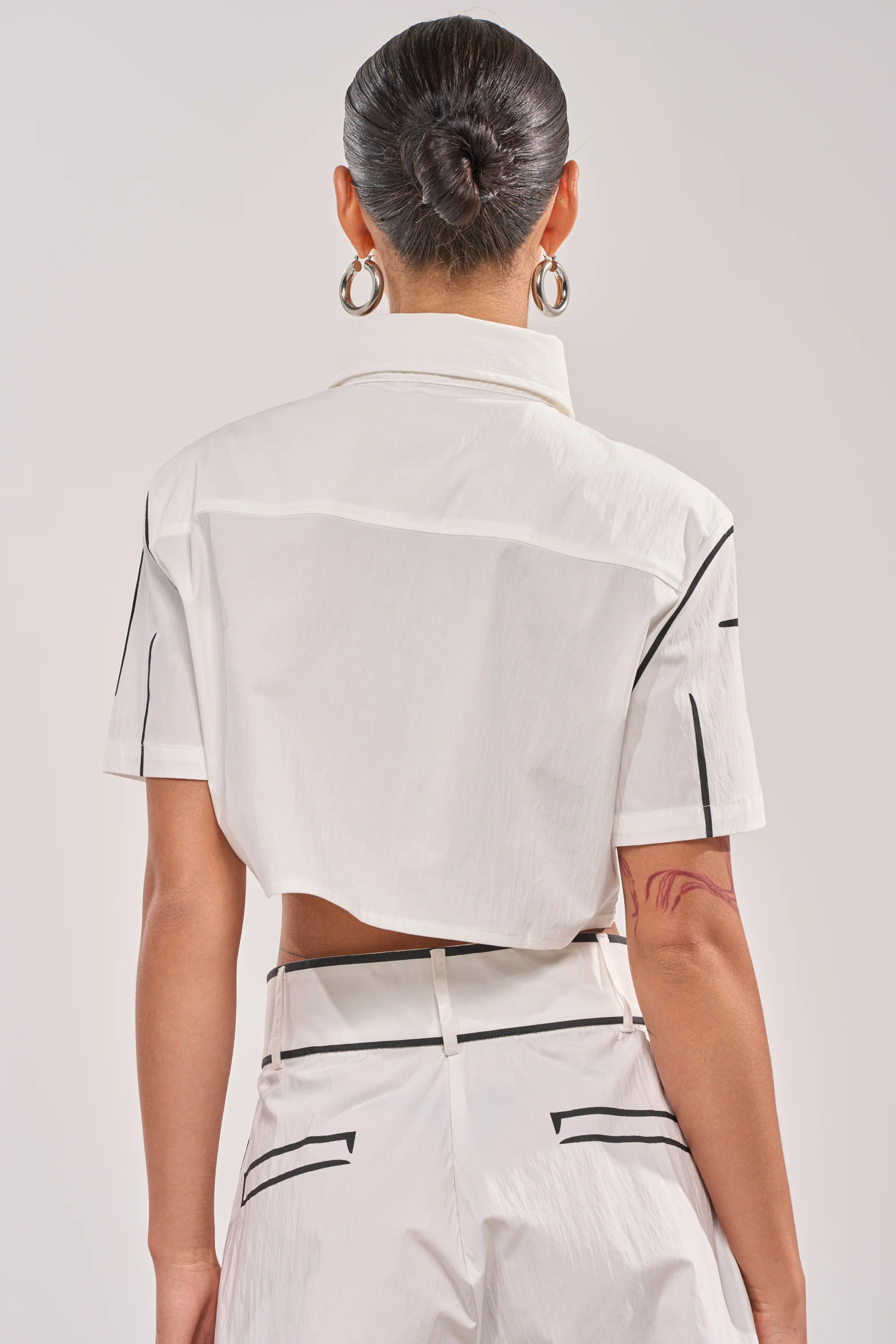 BLANK SPACE CROPPED SHORT SLEEVE BUTTON DOWN - Image 3