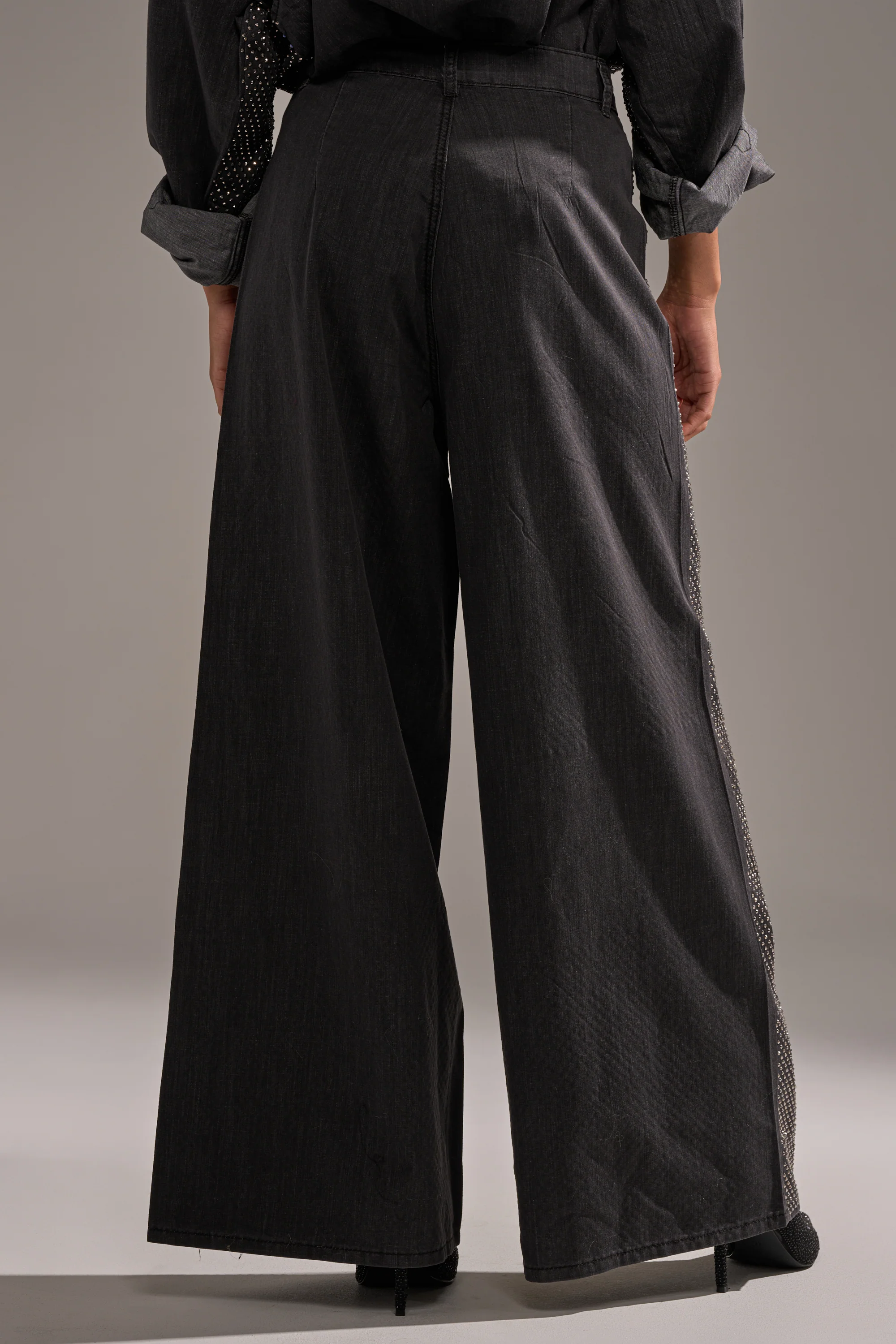 BLING BLING DENIM RELAXED PANT IN BLACK - Image 4
