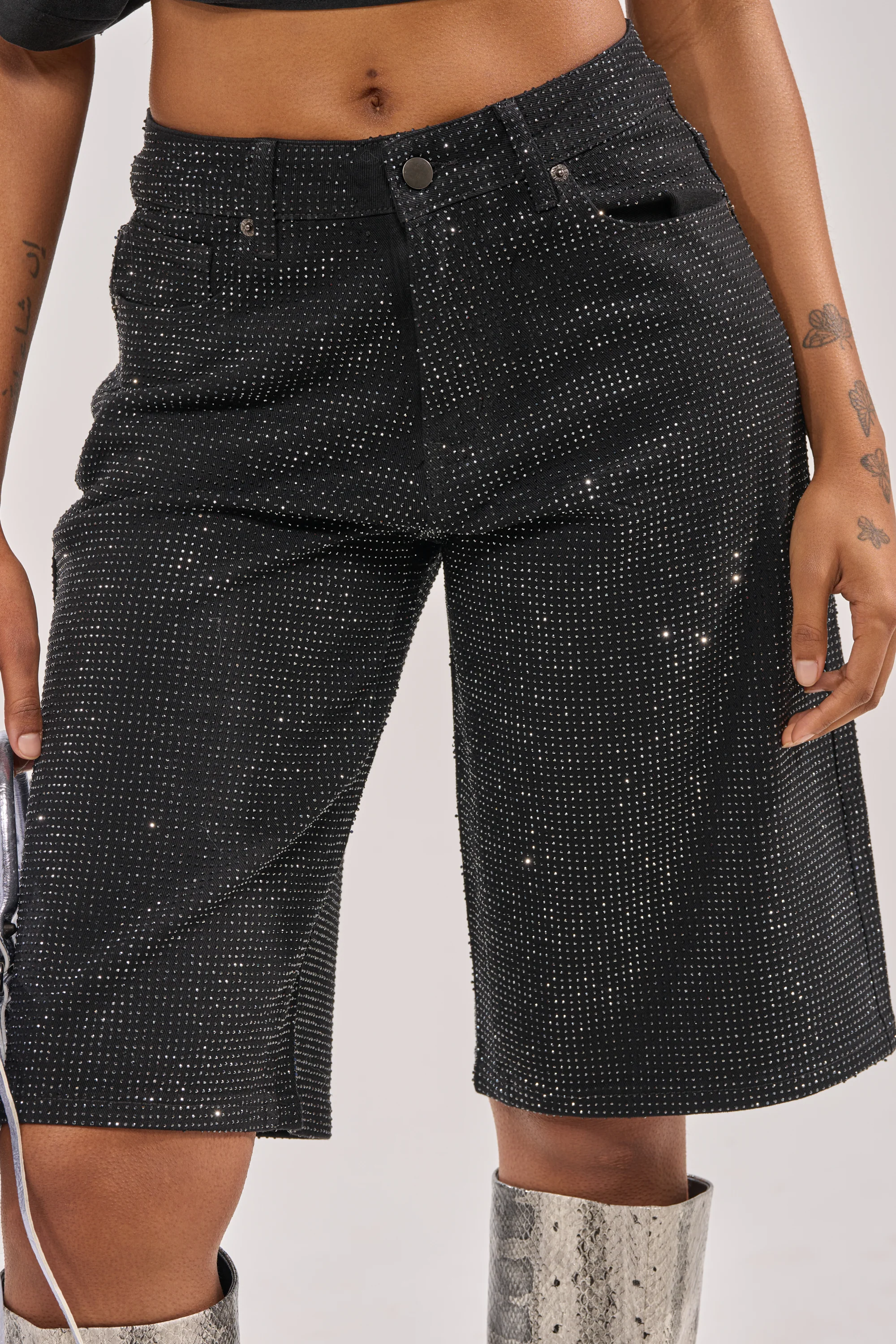 BLING BLING RHINESTONE BERMUDA DENIM SHORT IN BLACK - Image 3