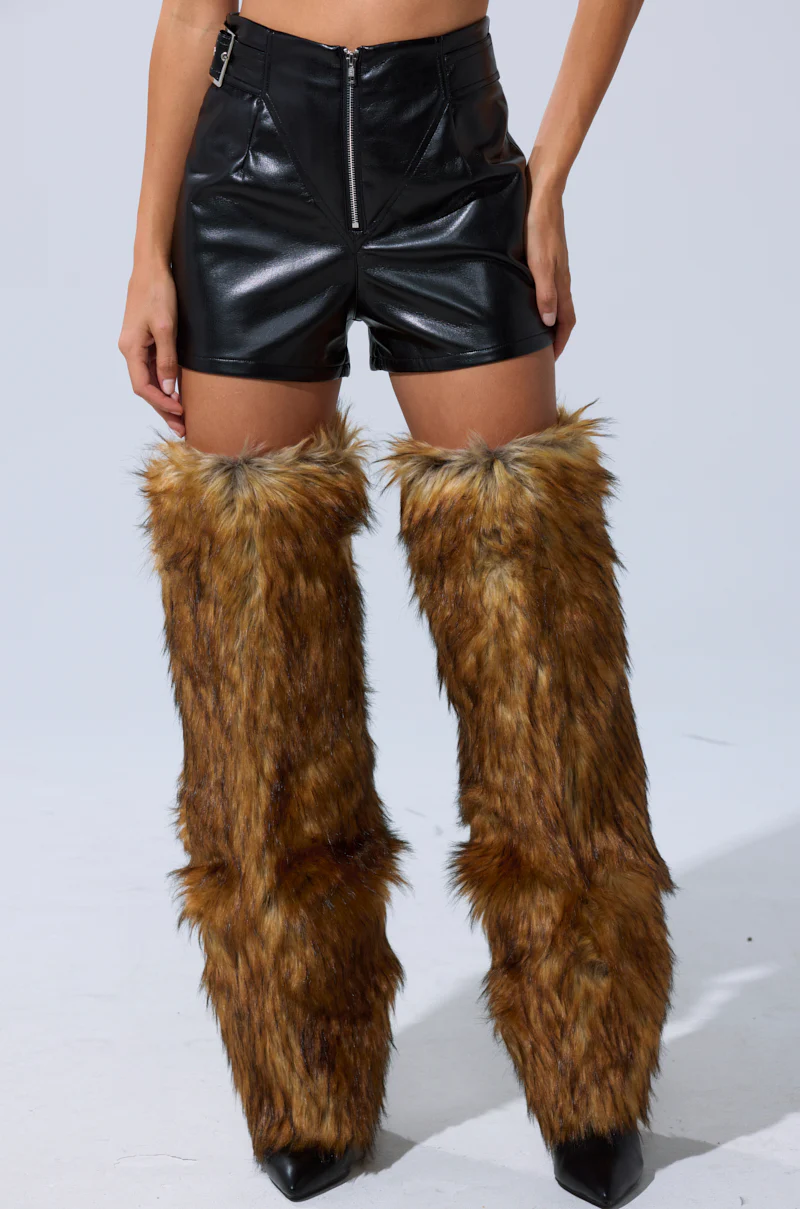 BUILD ME UP FAUX LEATHER SHORT - Image 3
