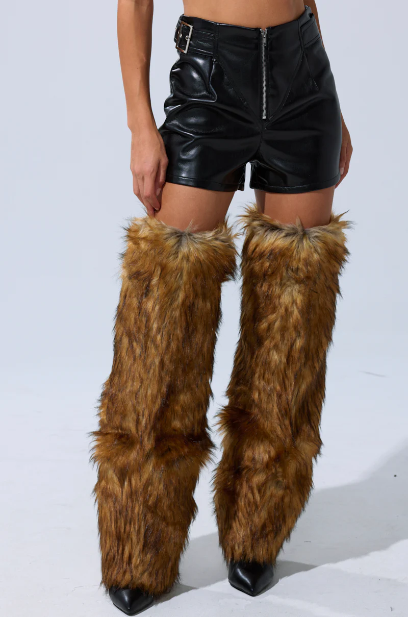 BUILD ME UP FAUX LEATHER SHORT - Image 4