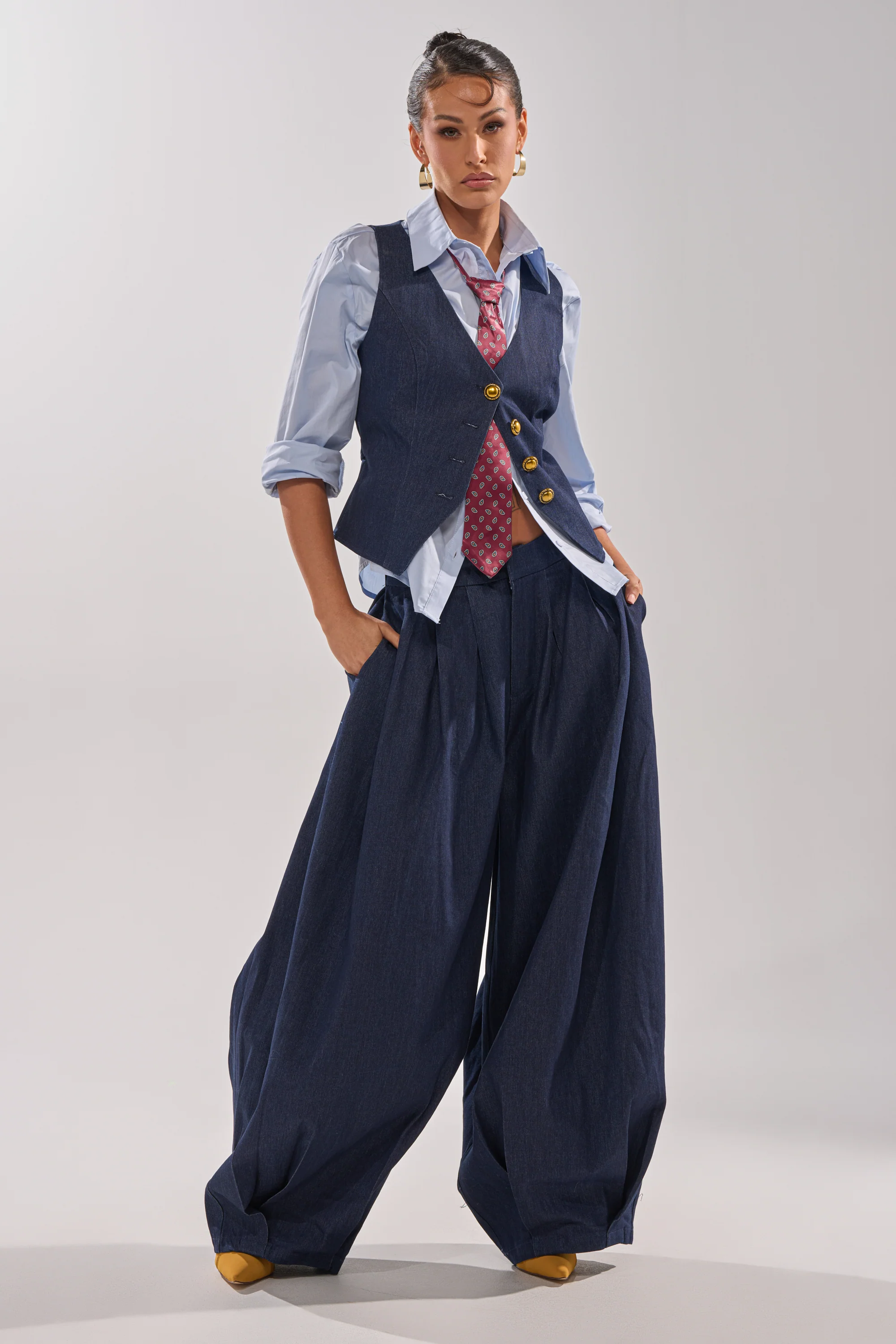BUSINESS IN THE FRONT TROUSER - Image 4