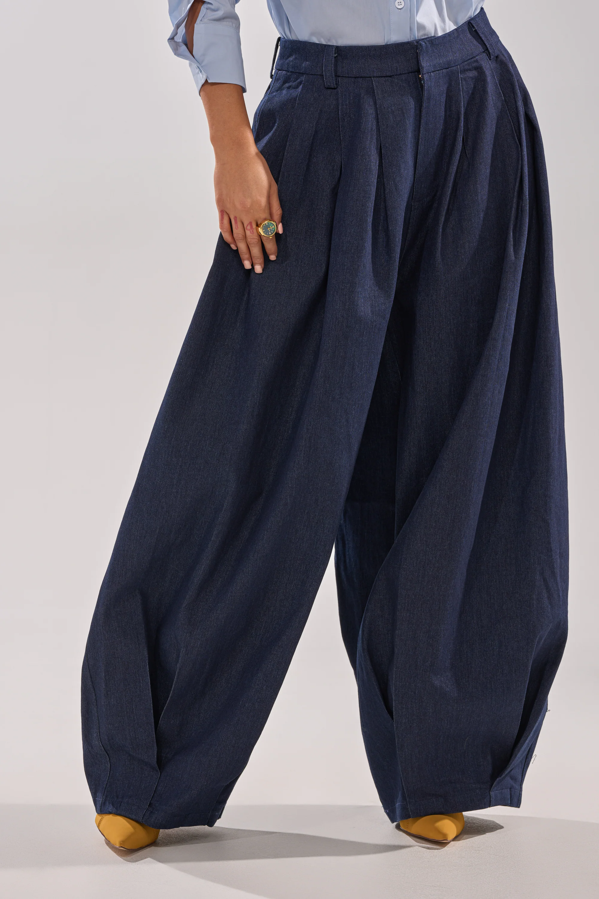 BUSINESS IN THE FRONT TROUSER - Image 5