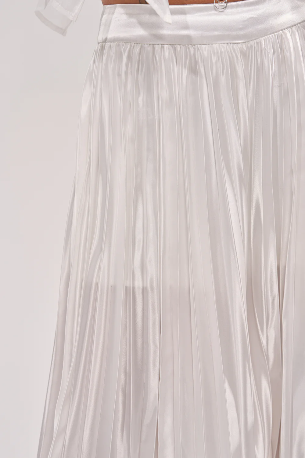 CALLED OUT SATIN PLEATED PALAZZO PANT IN WHITE - Image 8