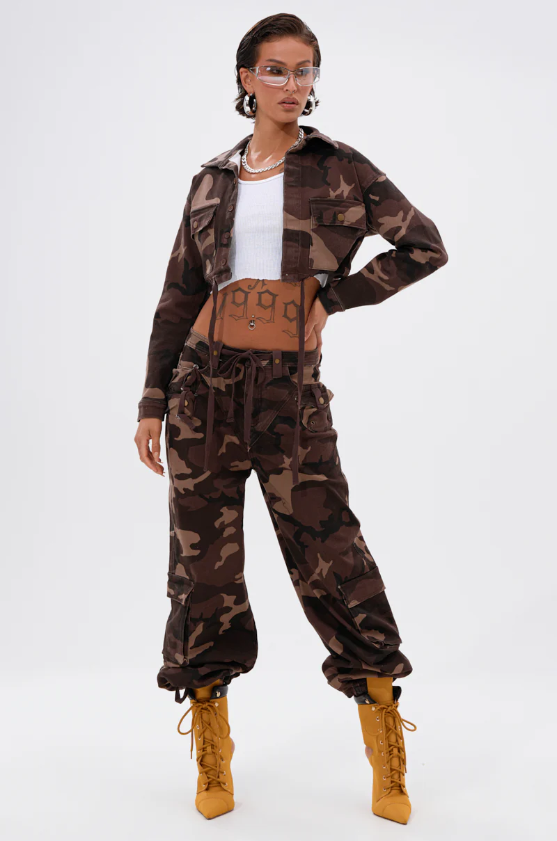 CANT SEE ME BROWN CAMO CROPPED BUTTON DOWN - Image 6