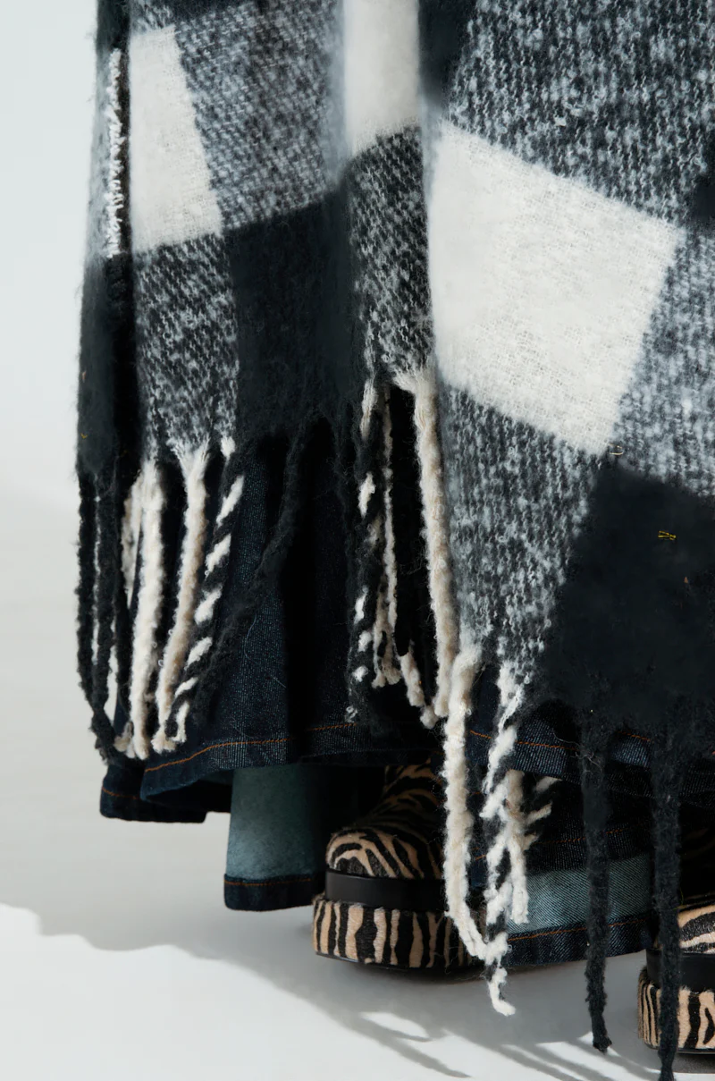 CLASSY PLAID PONCHO - Image 7