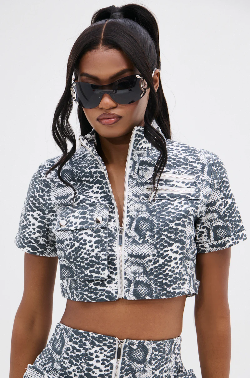 COLD BLOODED CROPPED SHORT SLEEVE TOP