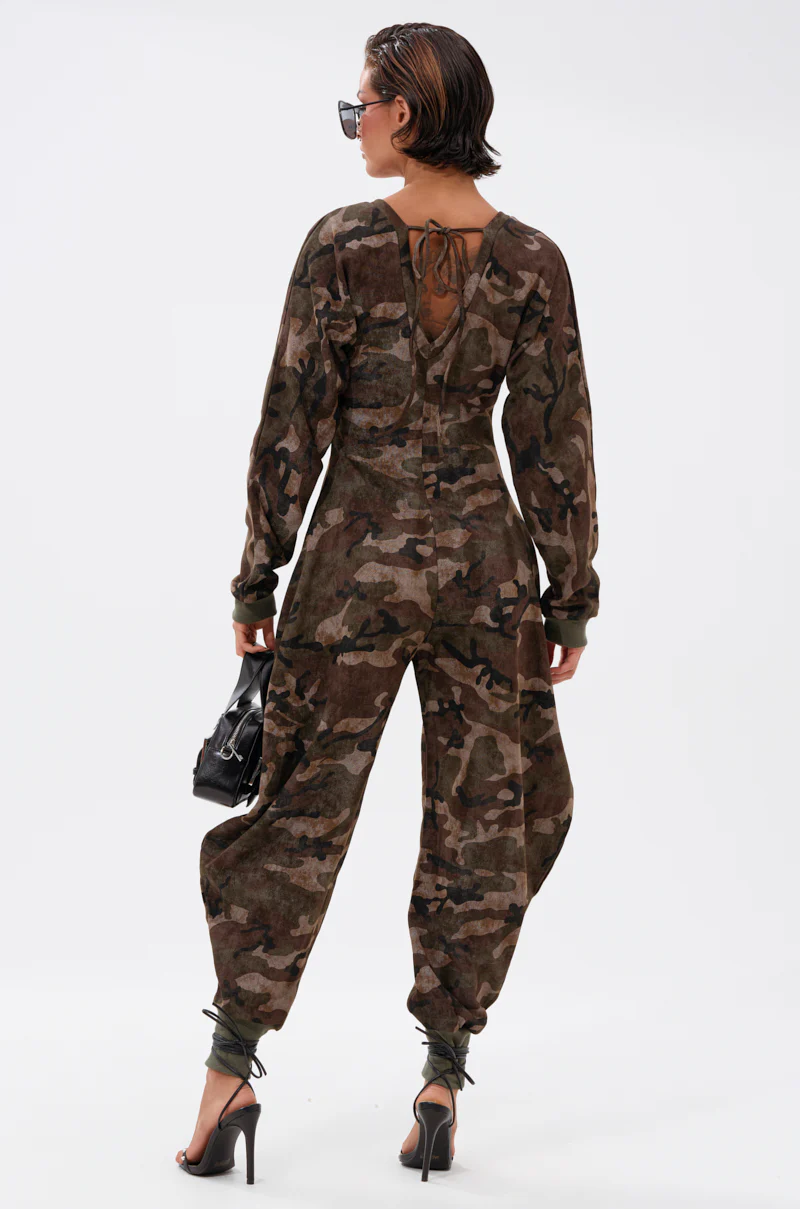 COMFY COZY SWEATSHIRT JUMPSUIT IN CAMO - Image 5