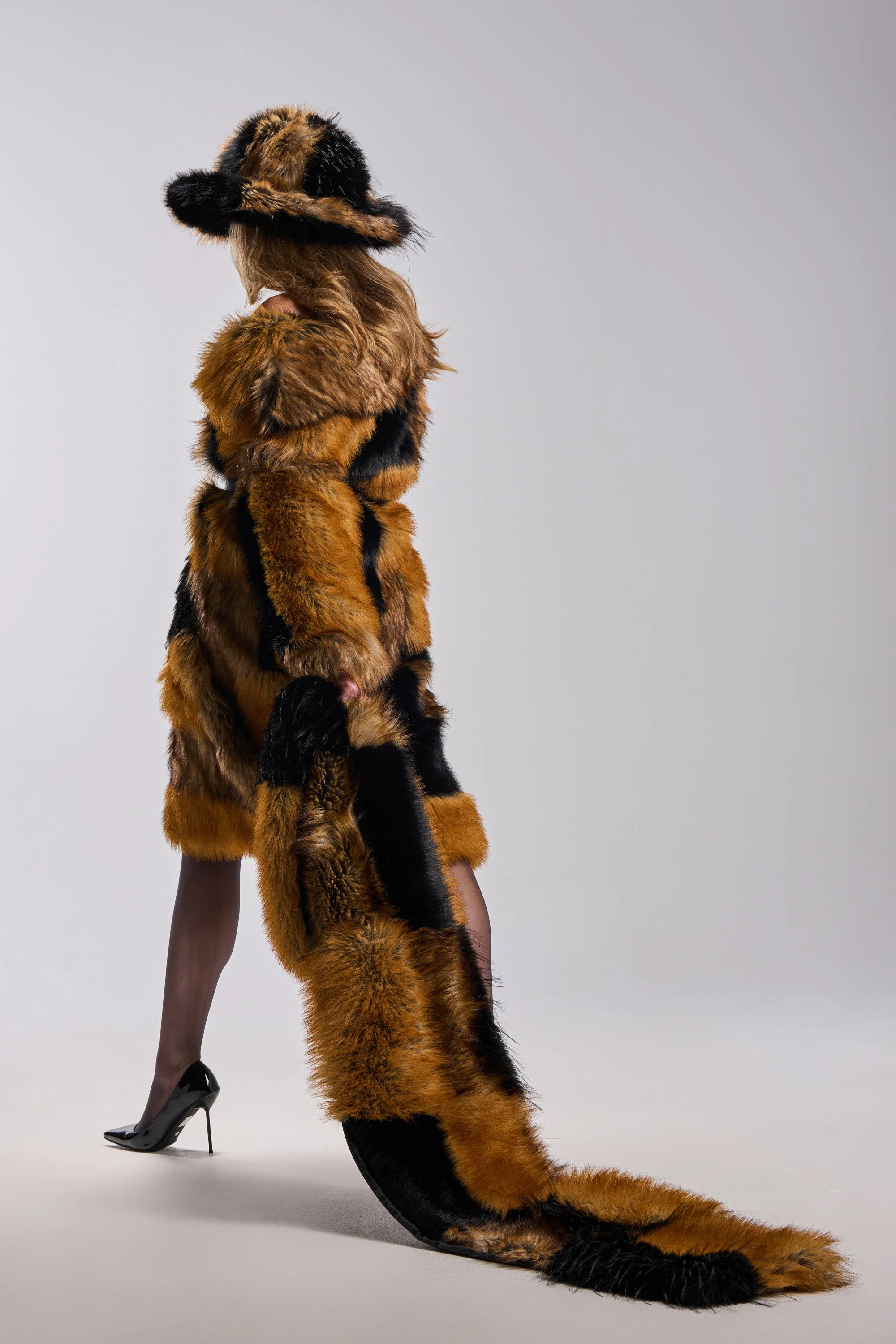 COSMO FAUX FUR SCARF - Image 2