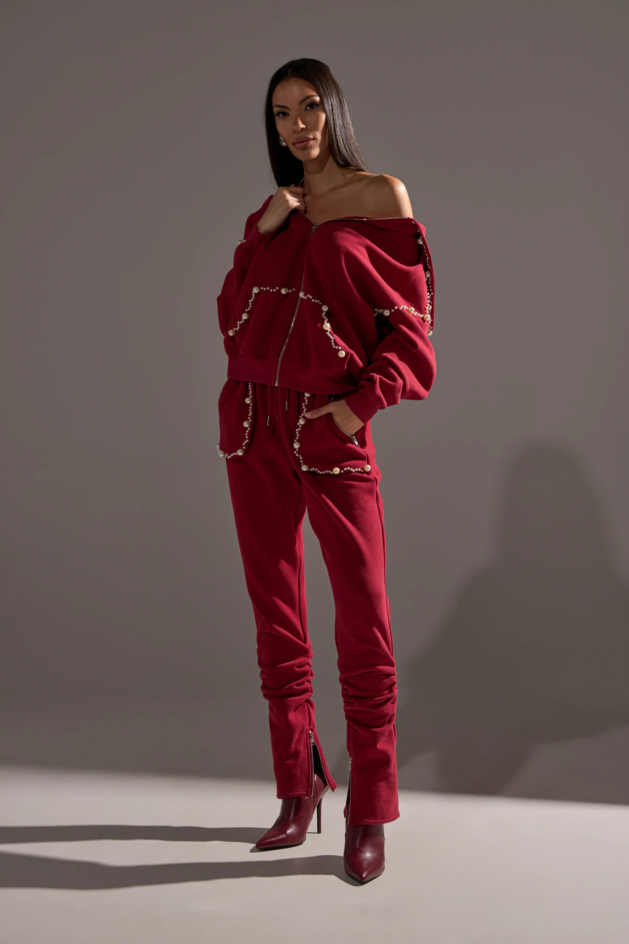 COZY HOLIDAY PEARL JOGGER IN BURGUNDY - Image 11