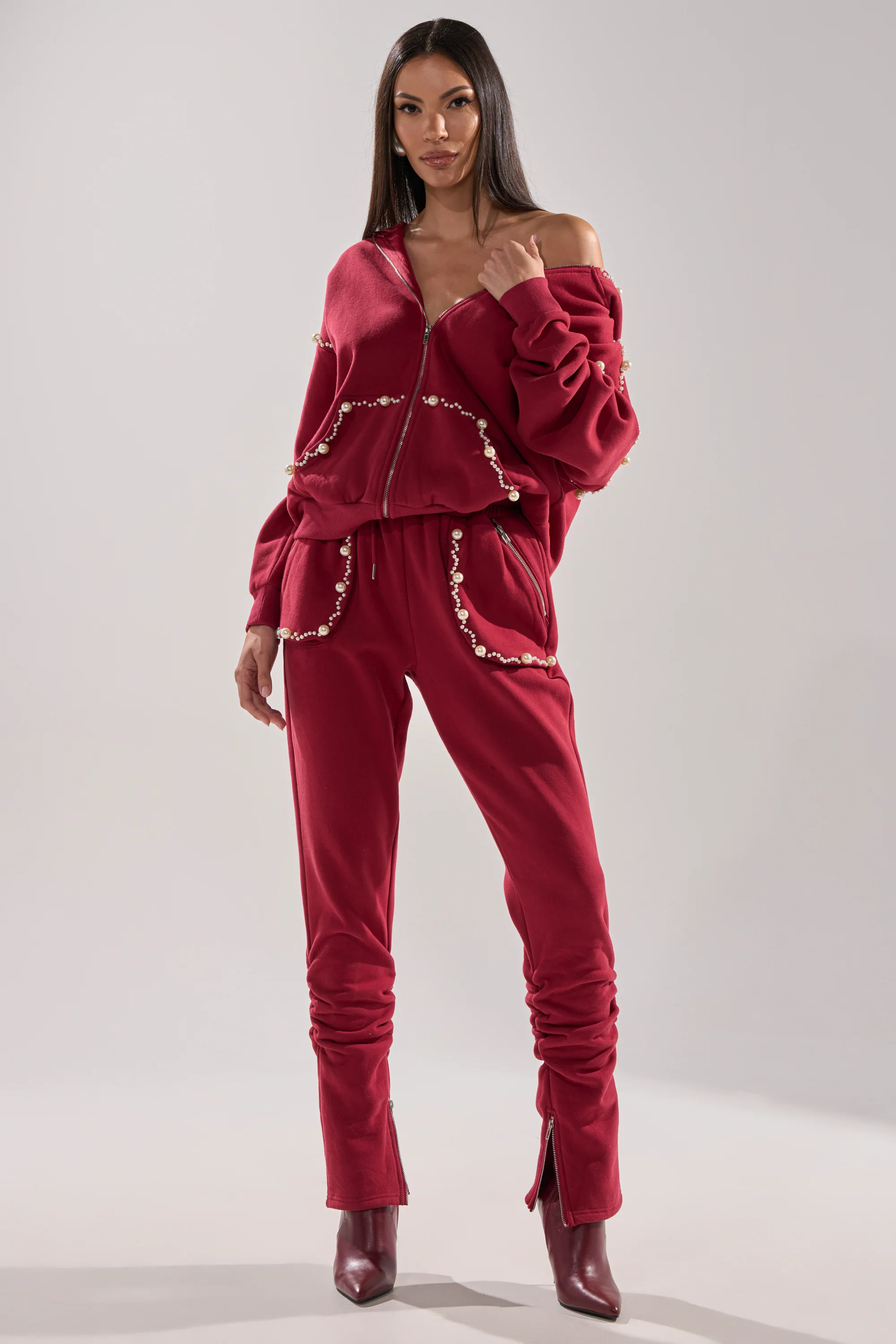 COZY HOLIDAY PEARL JOGGER IN BURGUNDY - Image 6