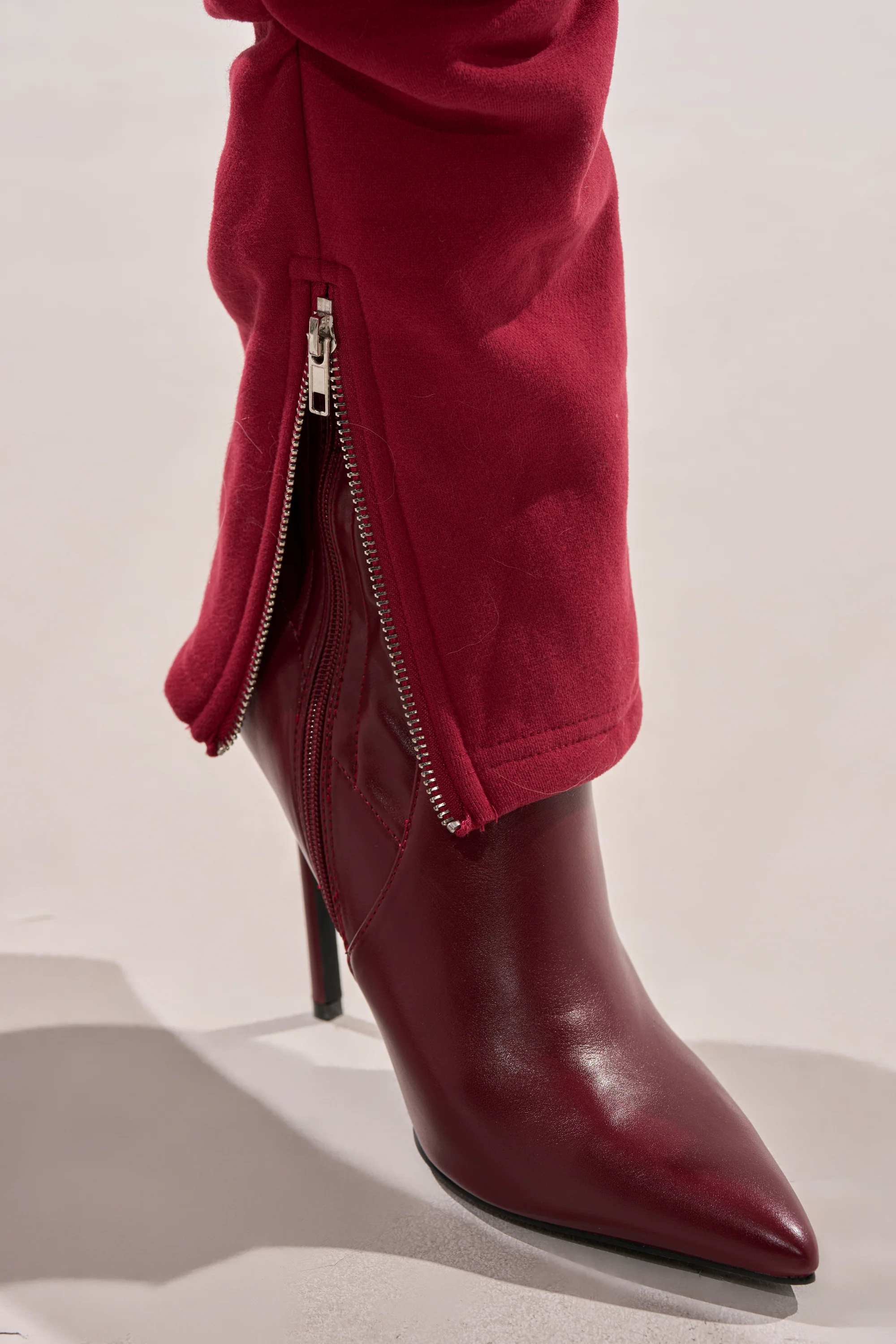 COZY HOLIDAY PEARL JOGGER IN BURGUNDY - Image 8