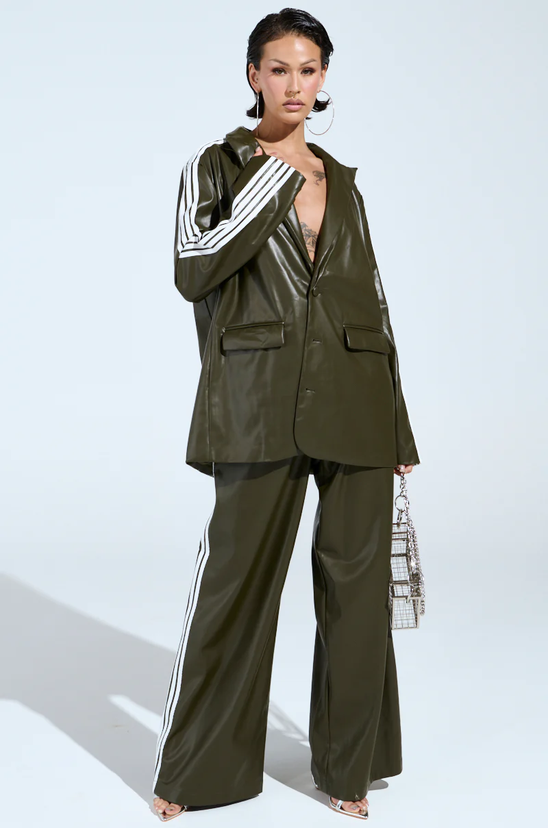 DAY TIME LOVIN OVERSIZED BLAZER IN OLIVE - Image 6