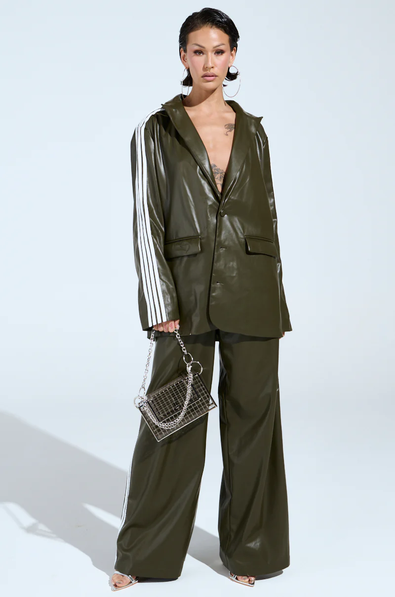 DAY TIME LOVIN OVERSIZED BLAZER IN OLIVE - Image 7