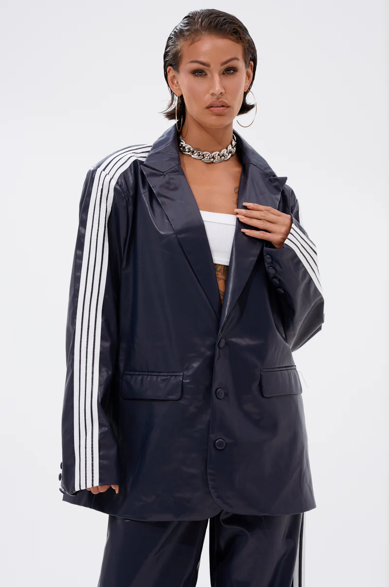DAYTIME LOVIN OVERSIZED BLAZER IN NAVY - Image 3
