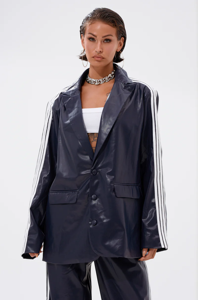 DAYTIME LOVIN OVERSIZED BLAZER IN NAVY - Image 4