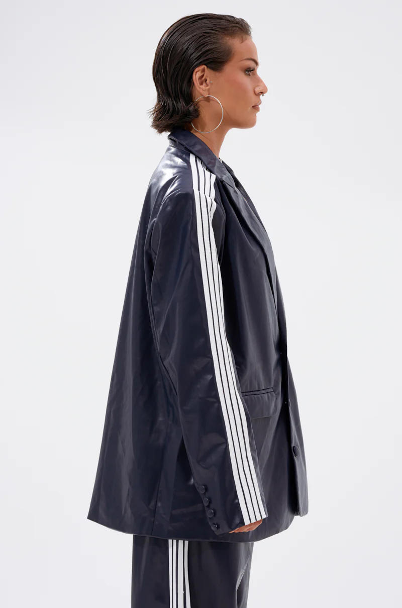 DAYTIME LOVIN OVERSIZED BLAZER IN NAVY - Image 5