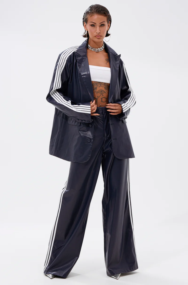DAYTIME LOVIN OVERSIZED BLAZER IN NAVY - Image 7