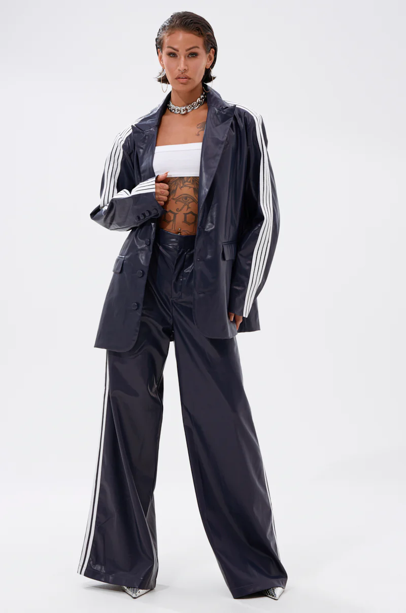 DAYTIME LOVIN OVERSIZED BLAZER IN NAVY - Image 8