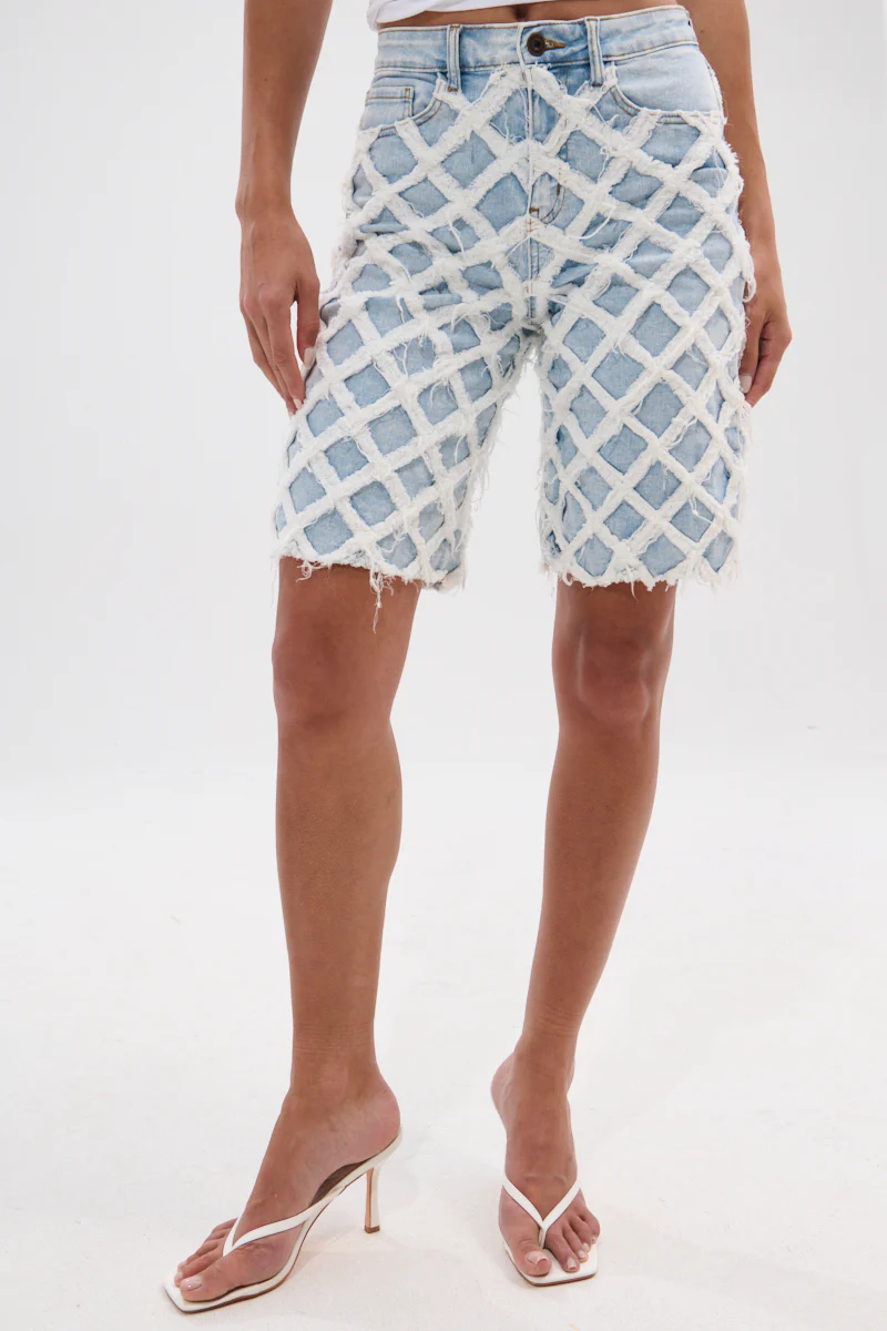 DISTRESSED AND STRESSED DENIM BERMUDA SHORT - Image 3