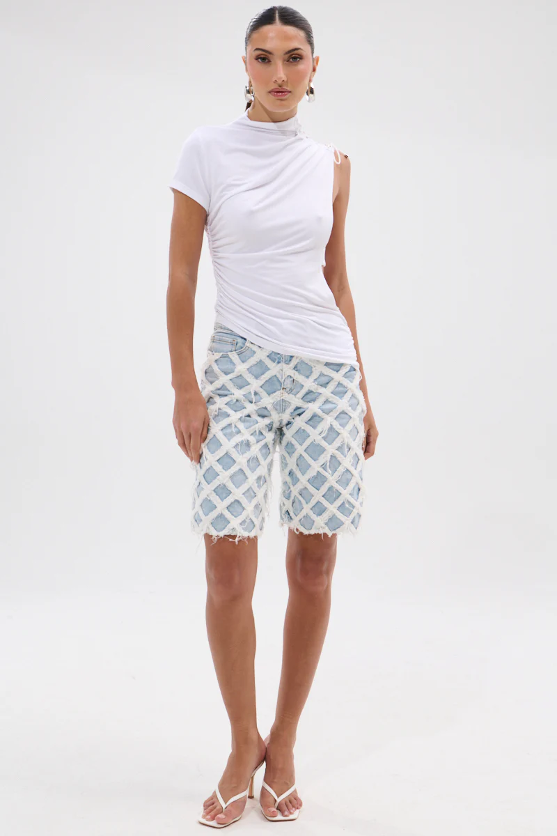 DISTRESSED AND STRESSED DENIM BERMUDA SHORT - Image 7