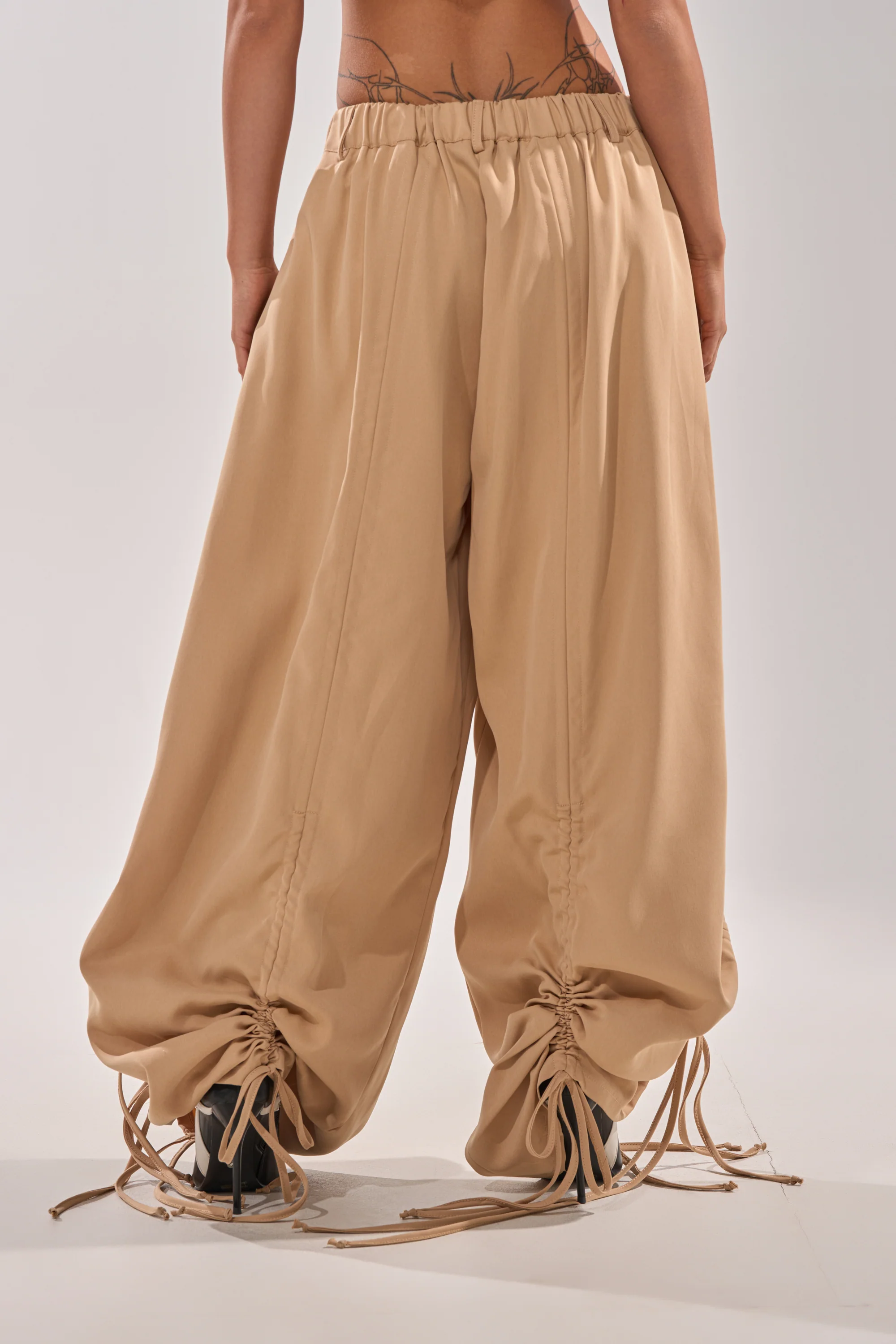 DRAMA RUCHED JOGGER IN KHAKI - Image 7